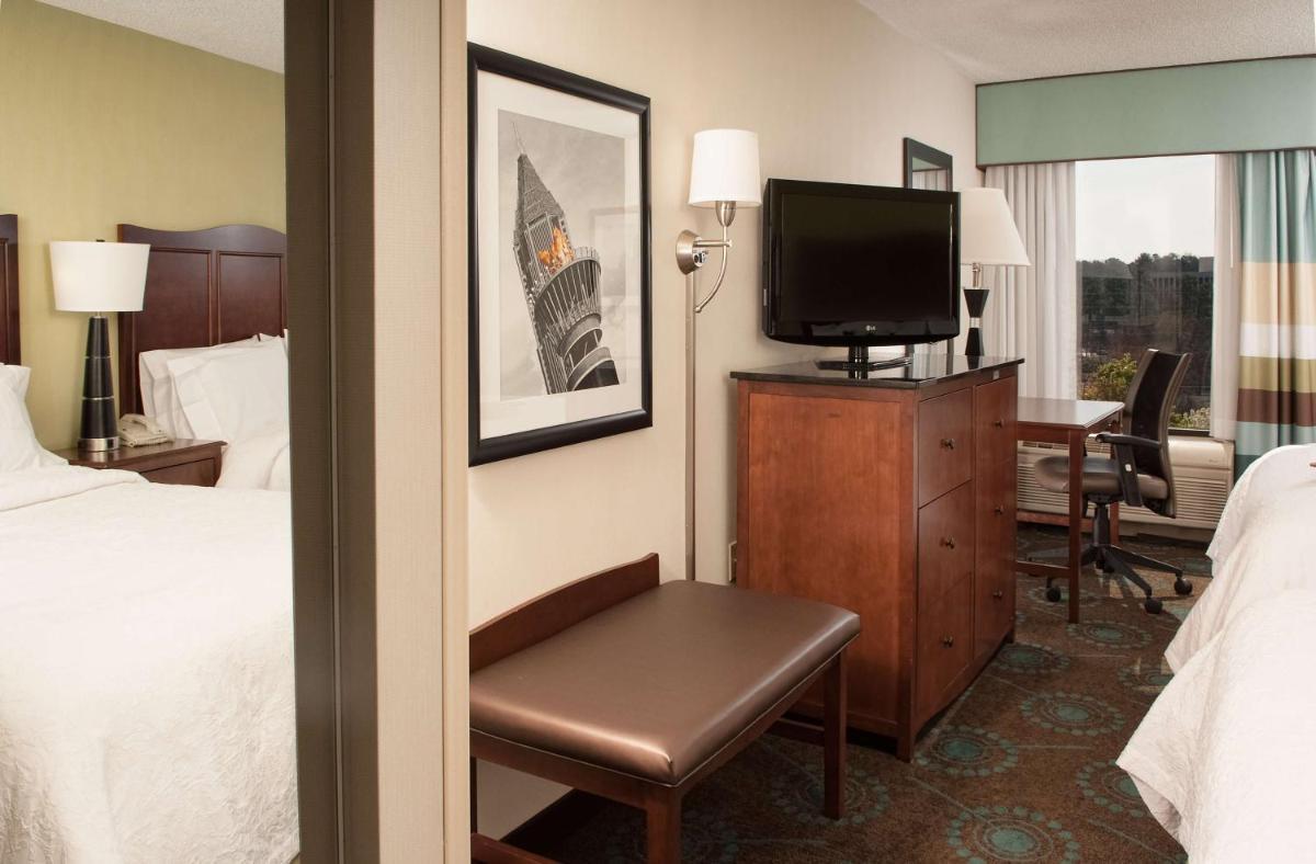 Hampton Inn Atlanta-North Druid Hills photo 36