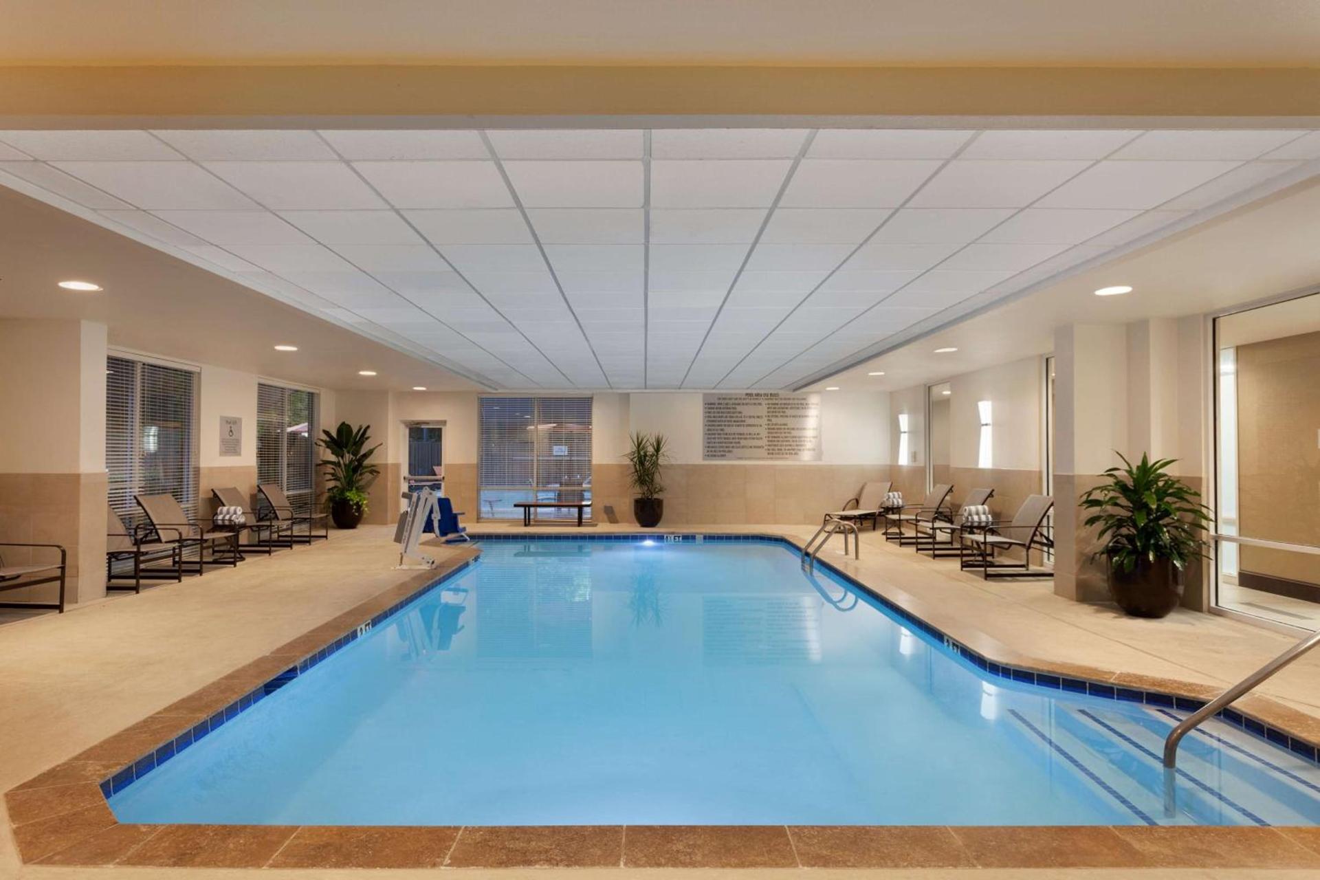 Embassy Suites by Hilton Atlanta Airport photo 11
