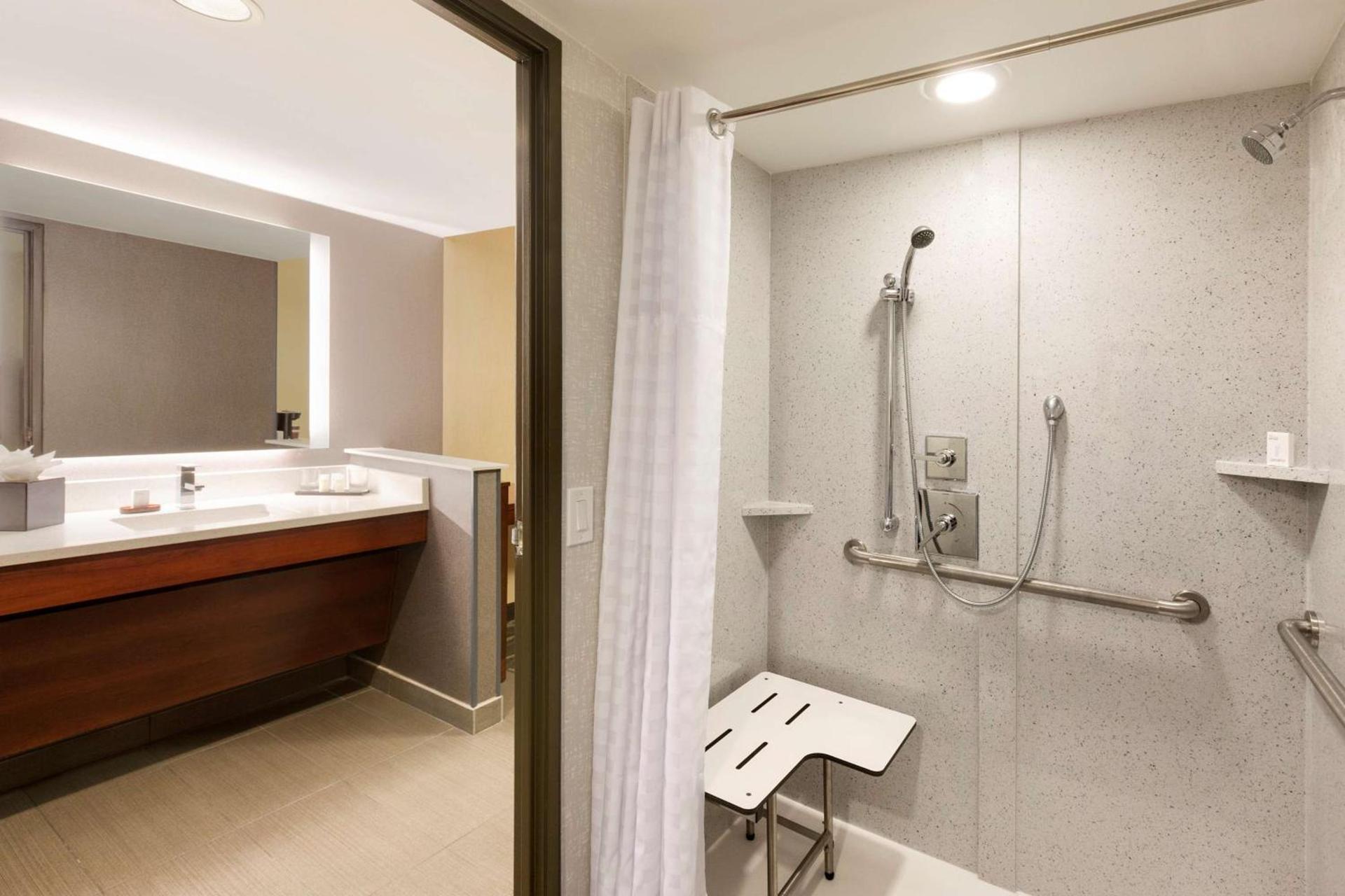 Embassy Suites by Hilton Atlanta Airport photo 19
