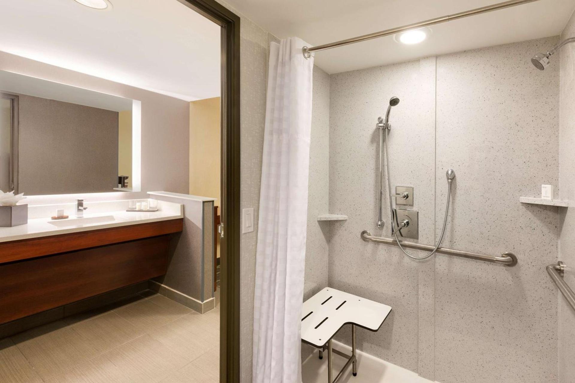 Embassy Suites by Hilton Atlanta Airport photo 20