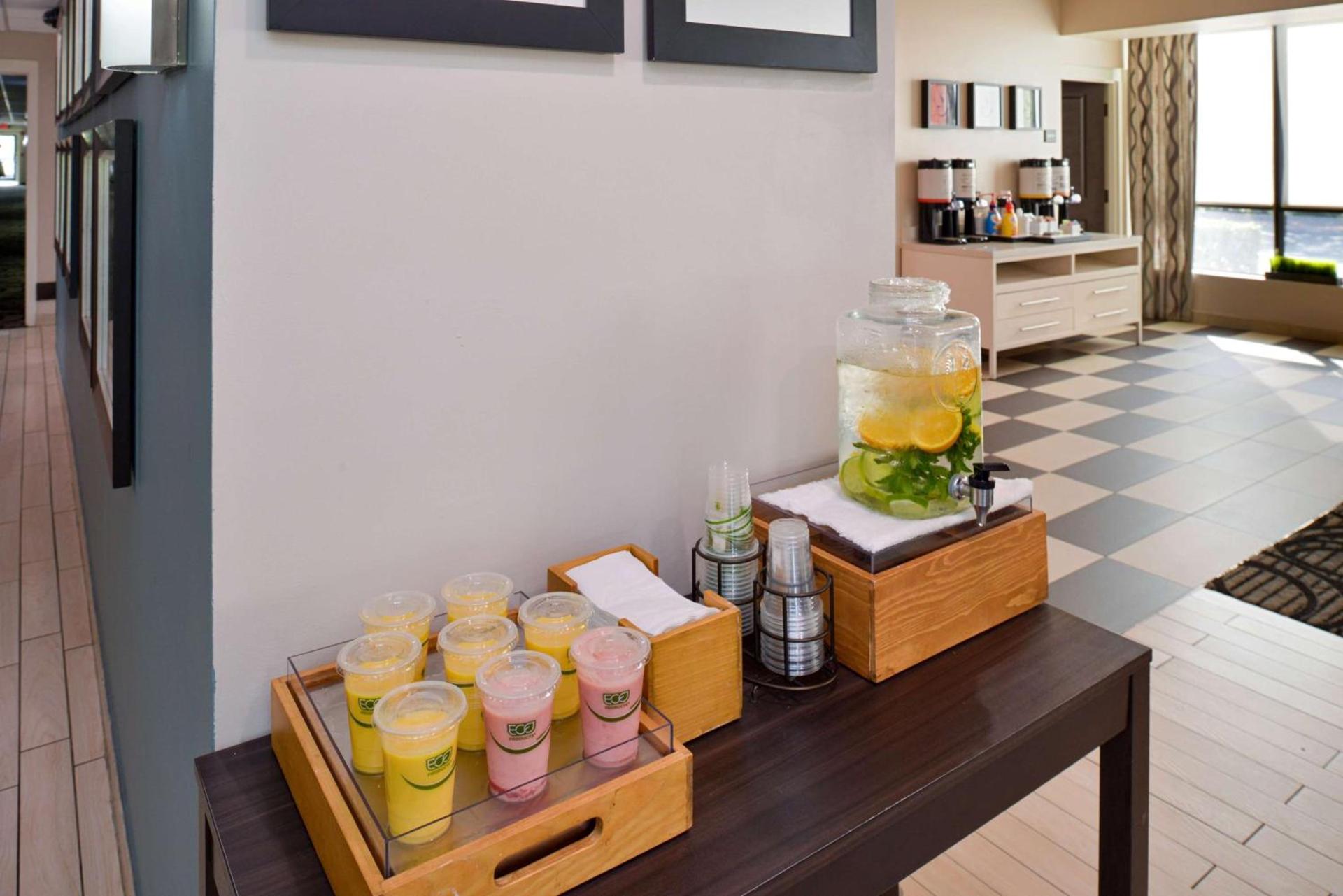 Hampton Inn Vero Beach Outlets photo 9