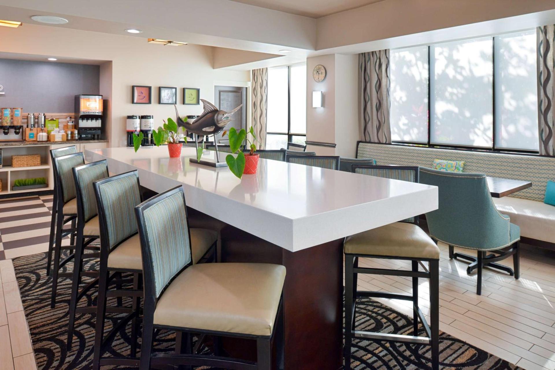 Hampton Inn Vero Beach Outlets photo 16