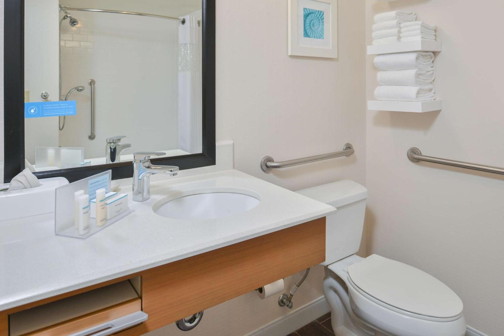 Hampton Inn Vero Beach Outlets photo 21
