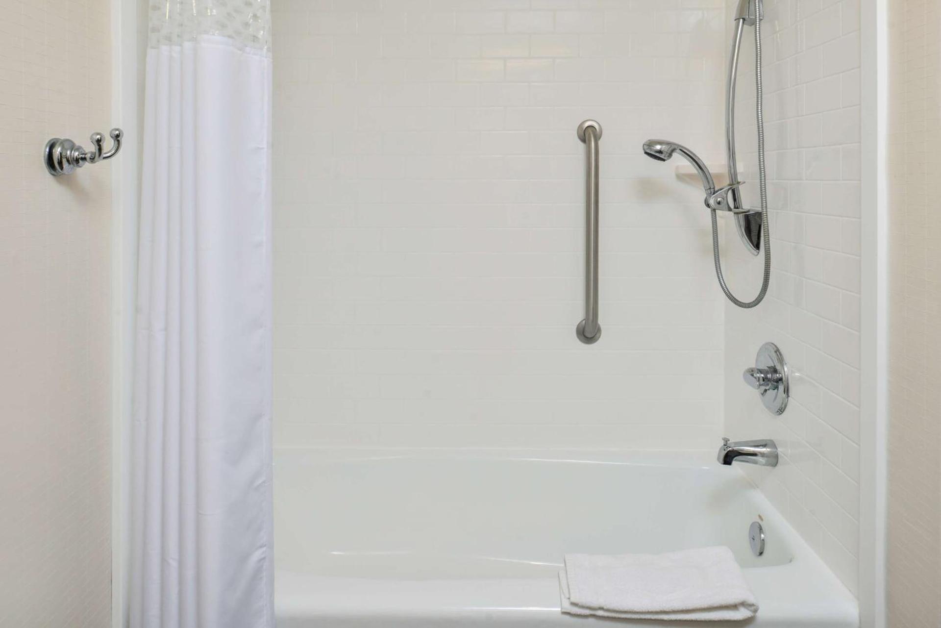 Hampton Inn Vero Beach Outlets photo 25