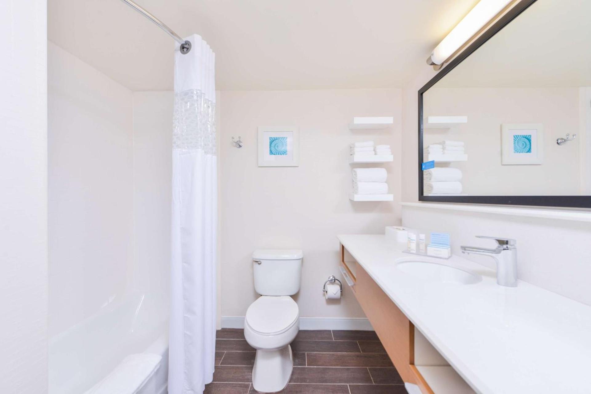 Hampton Inn Vero Beach Outlets photo 28