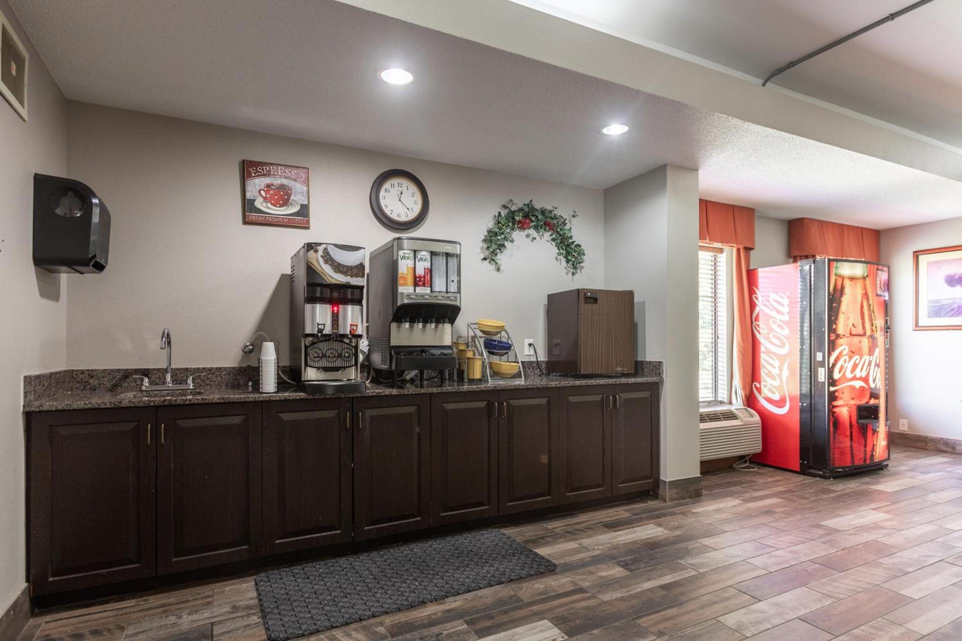 Baymont by Wyndham Creedmoor photo 6