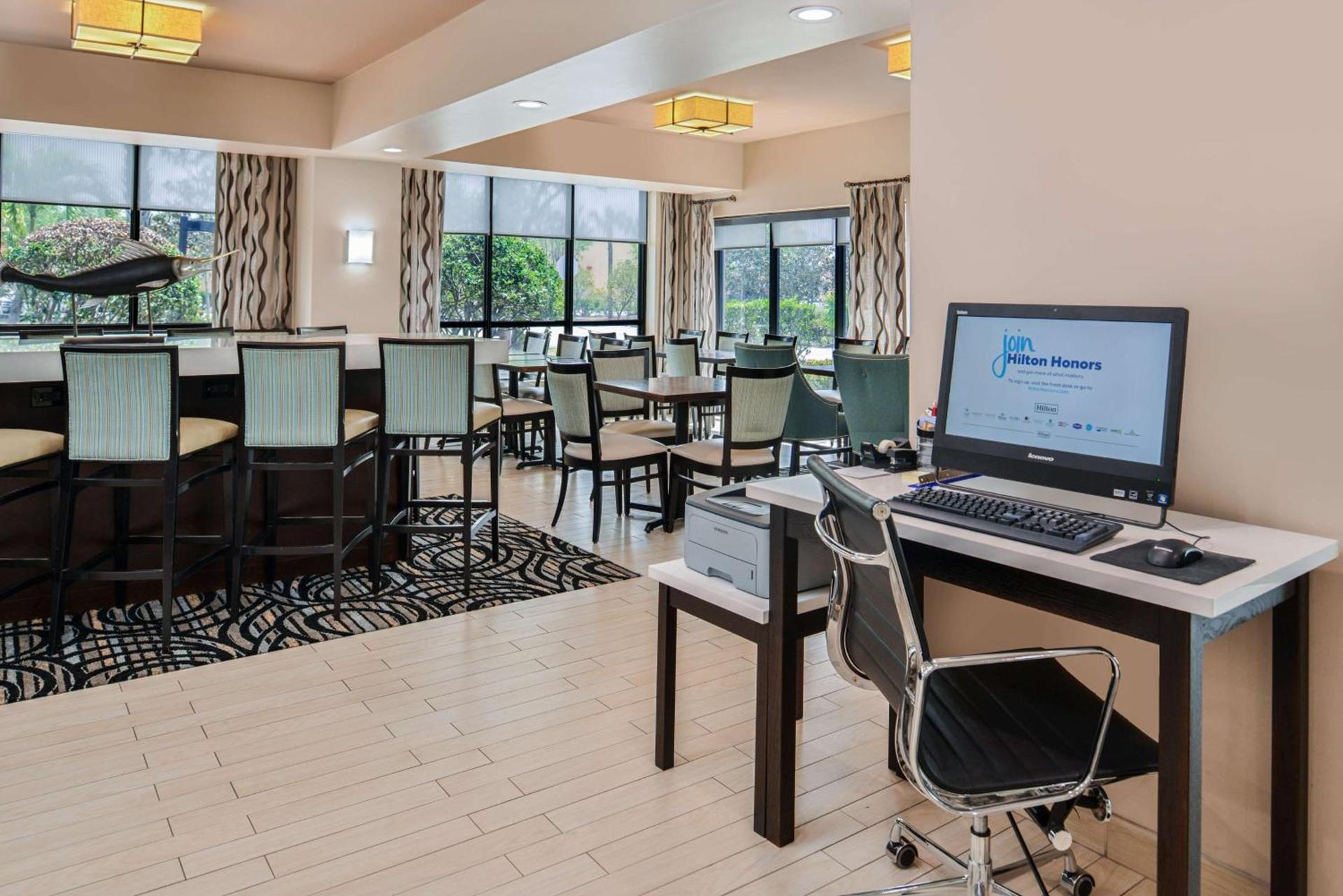 Hampton Inn Vero Beach Outlets photo 31