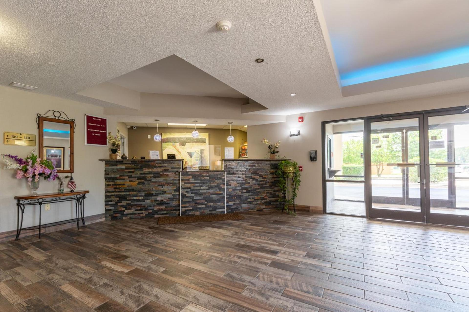 Baymont by Wyndham Creedmoor photo 12
