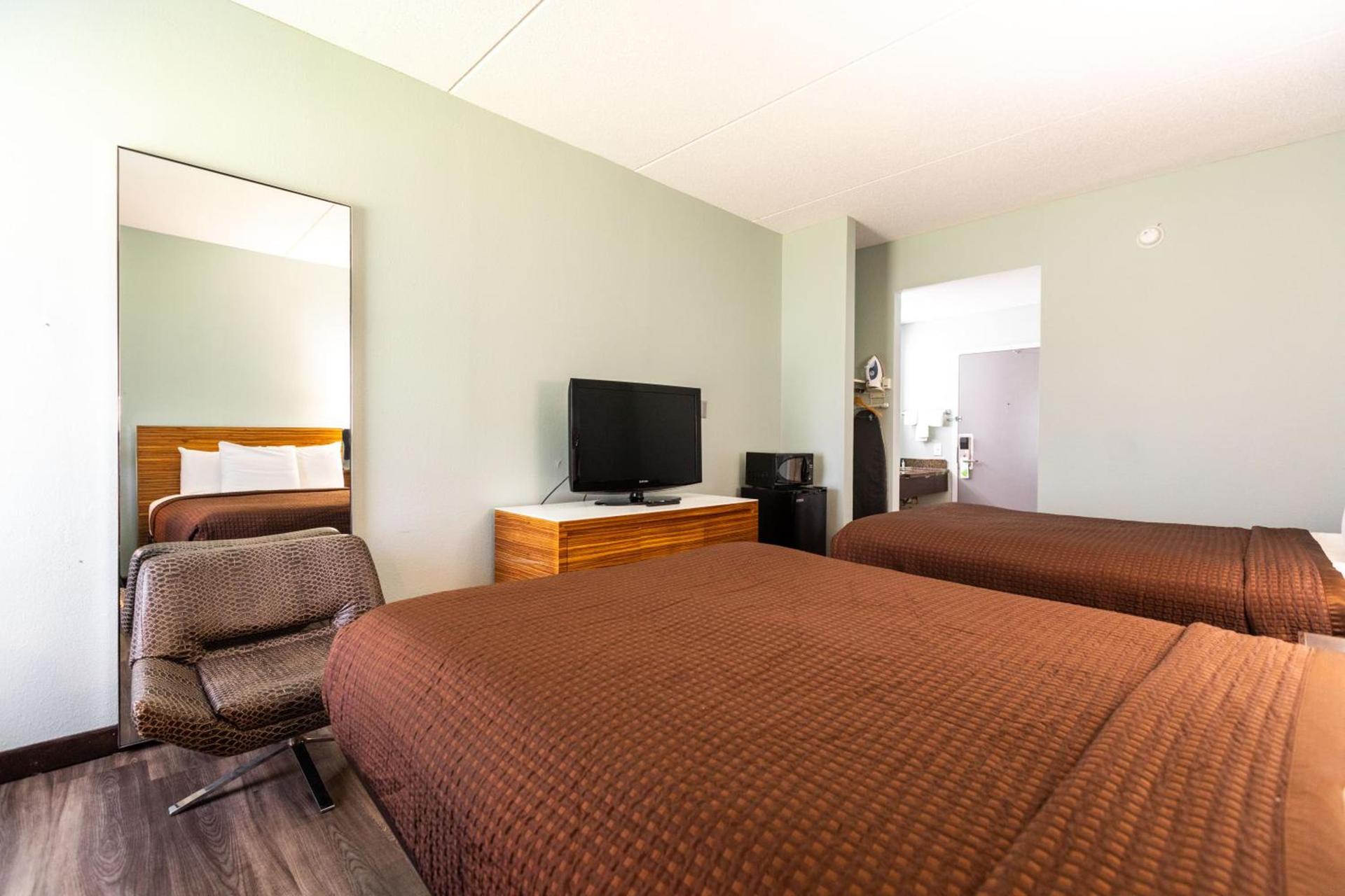 Baymont by Wyndham Creedmoor photo 11