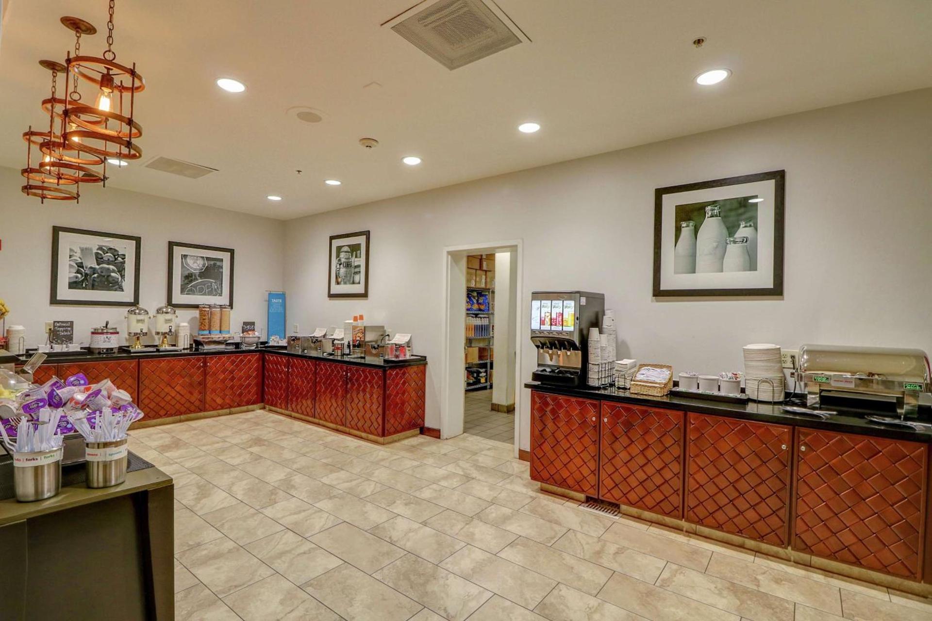 Hampton Inn Tropicana photo 24