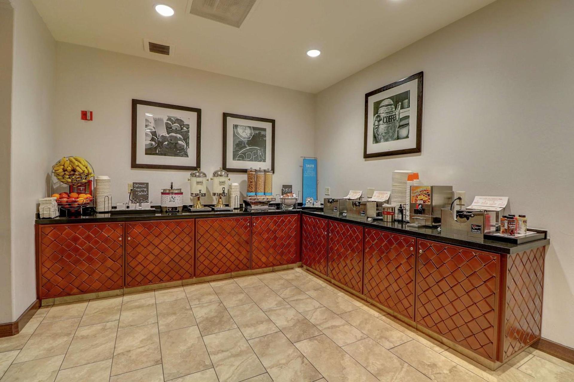 Hampton Inn Tropicana photo 26