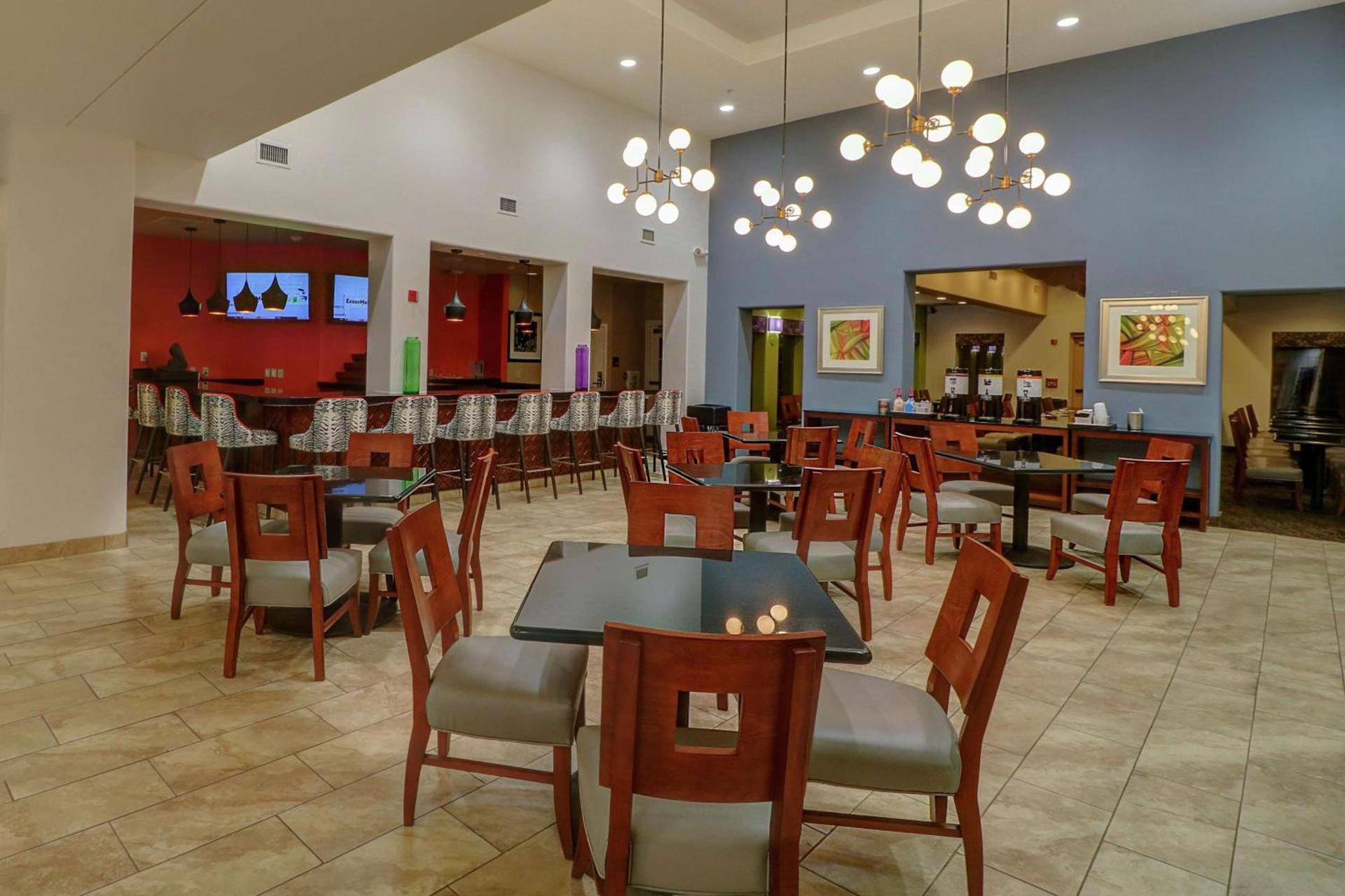 Hampton Inn Tropicana photo 28