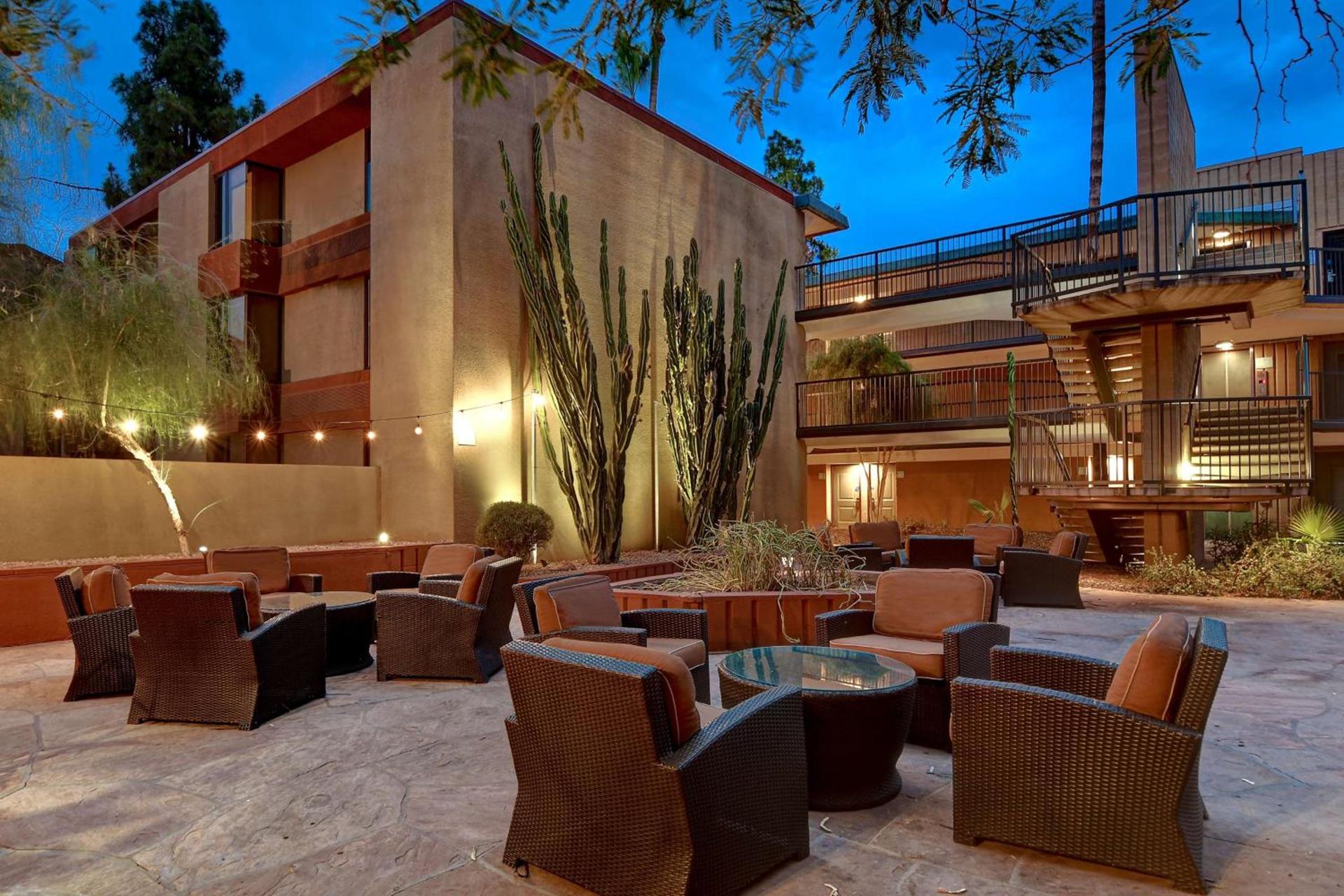 DoubleTree by Hilton Phoenix- Tempe photo 5
