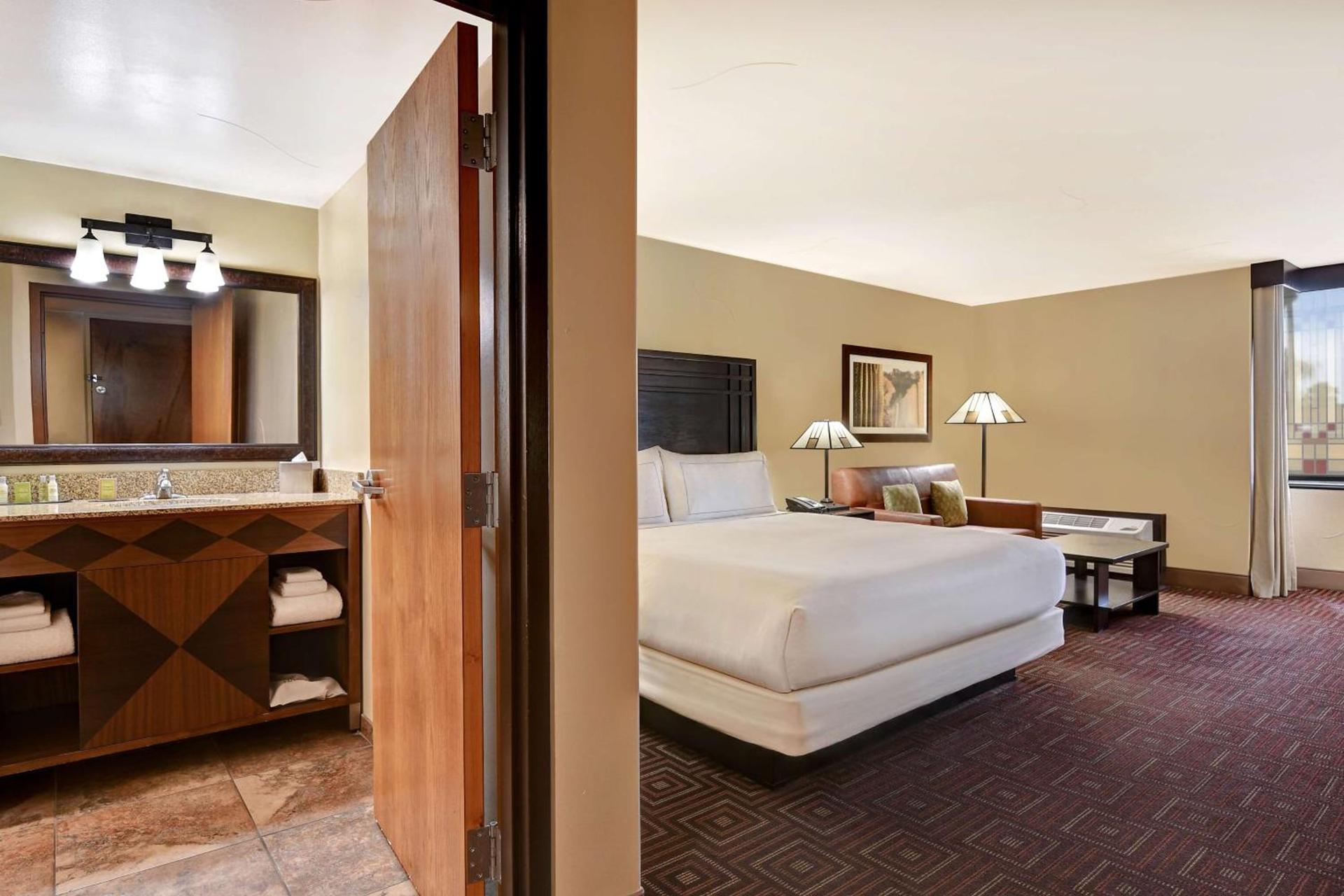 DoubleTree by Hilton Phoenix- Tempe photo 25