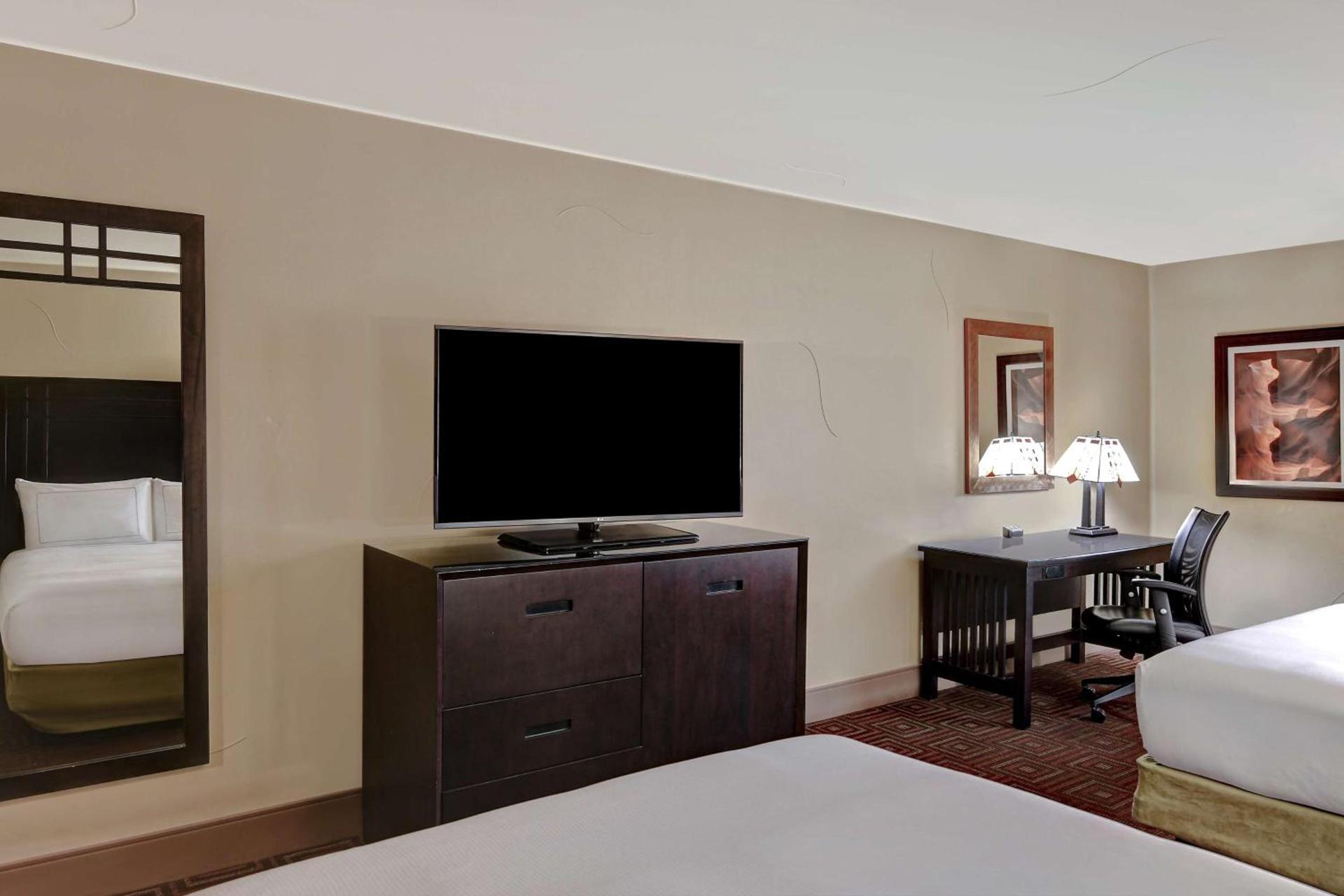 DoubleTree by Hilton Phoenix- Tempe photo 32