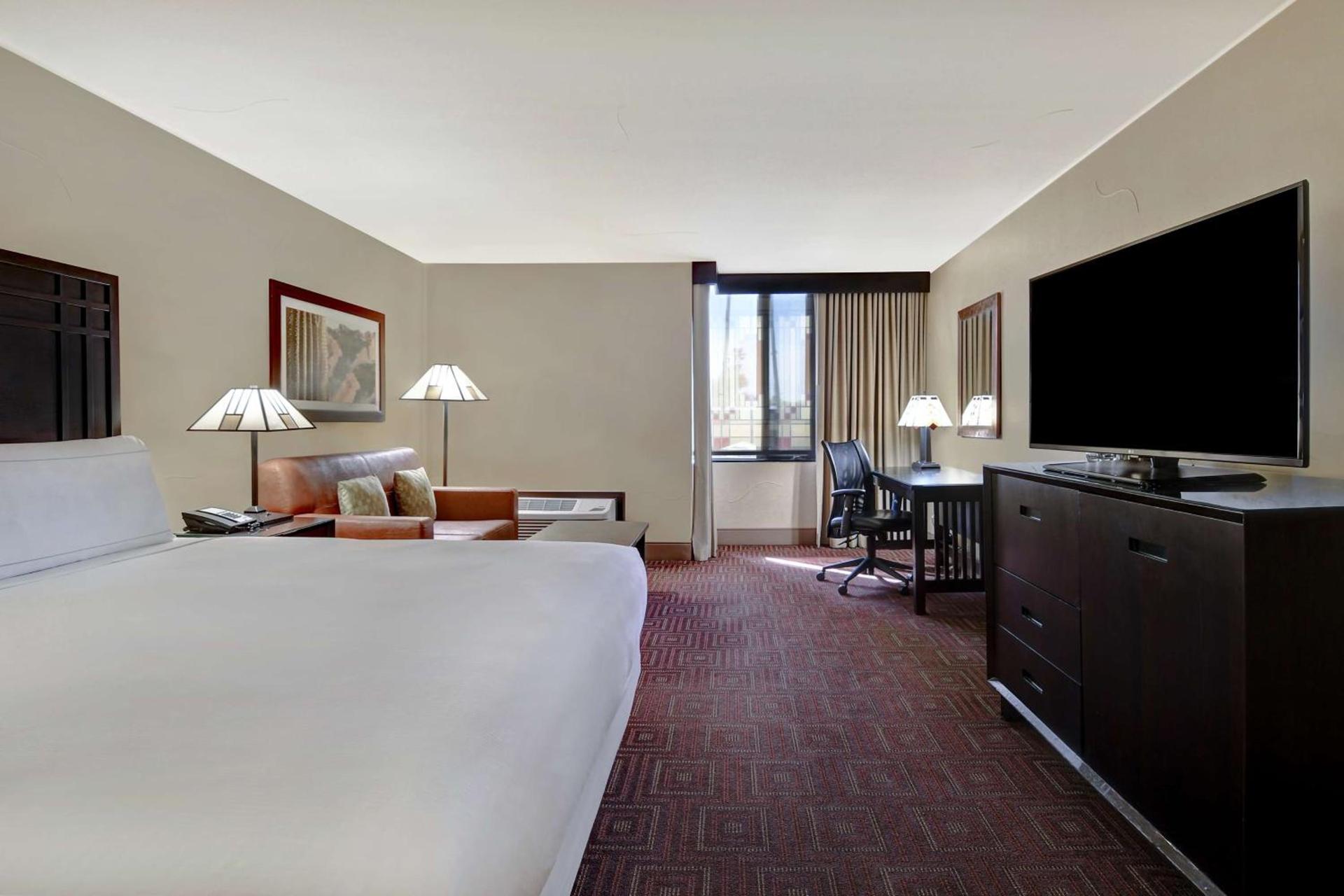 DoubleTree by Hilton Phoenix- Tempe photo 31