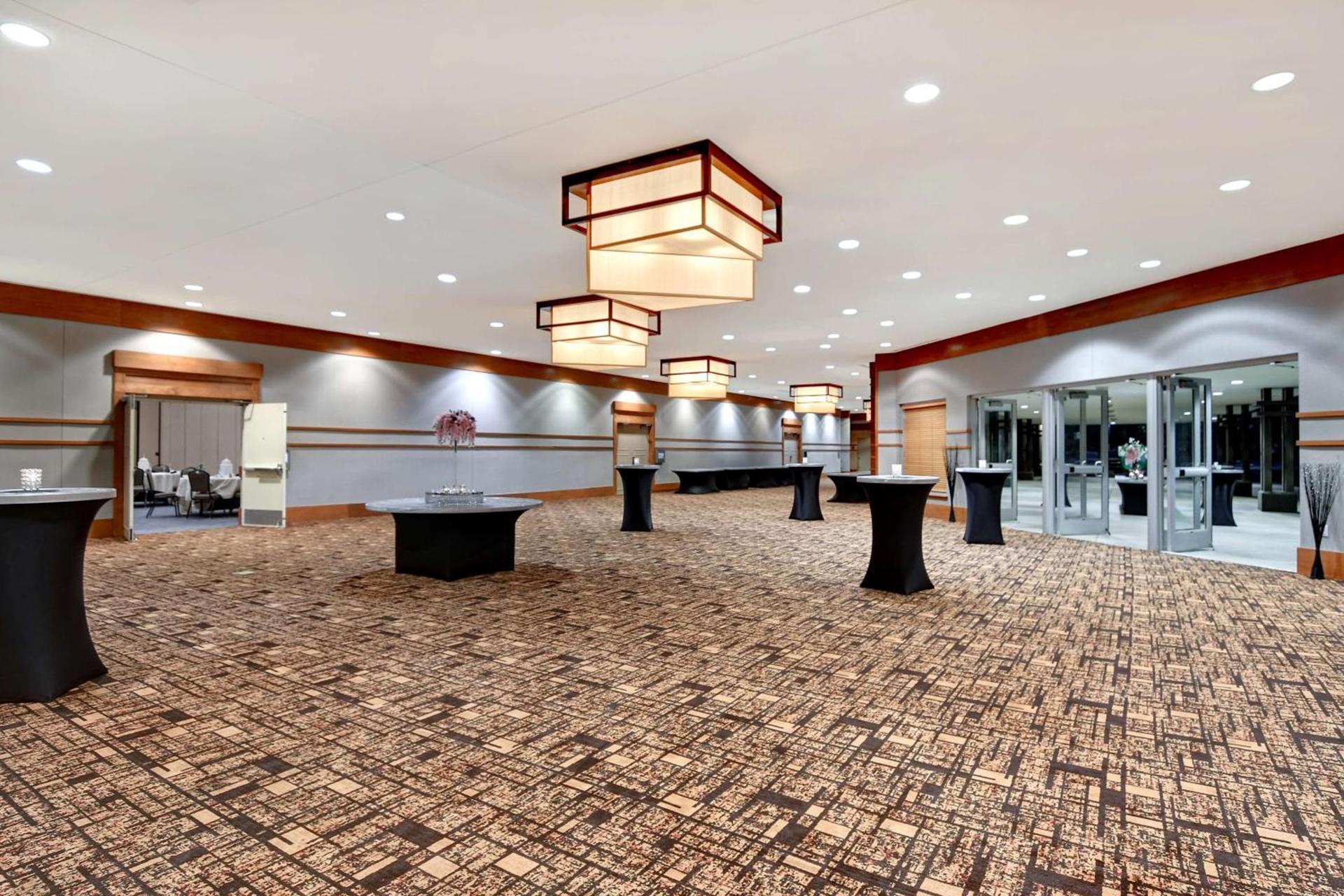 DoubleTree by Hilton Phoenix- Tempe photo 34
