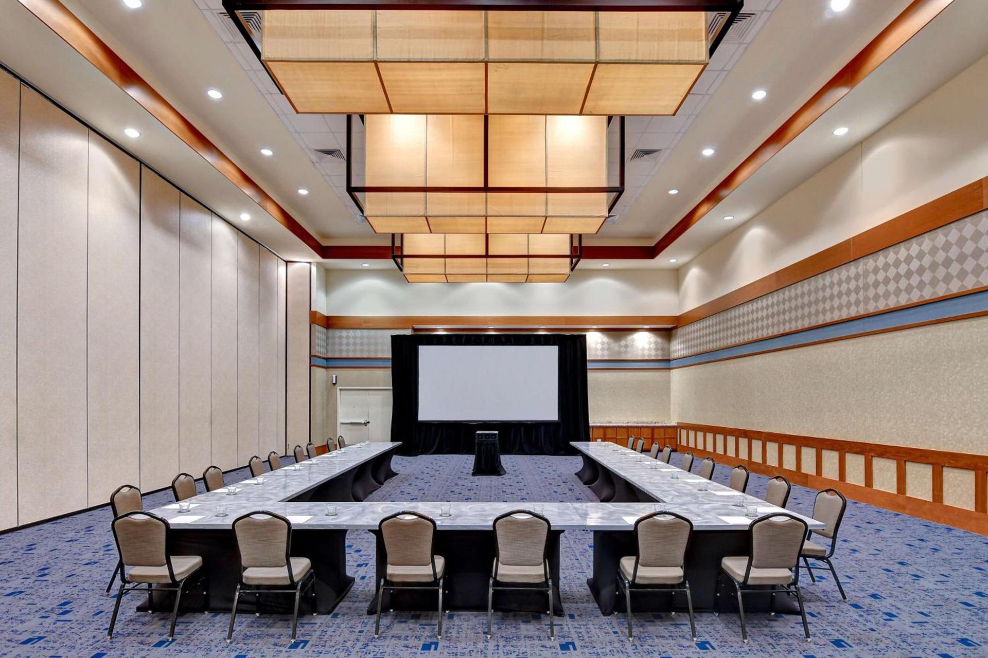 DoubleTree by Hilton Phoenix- Tempe photo 42