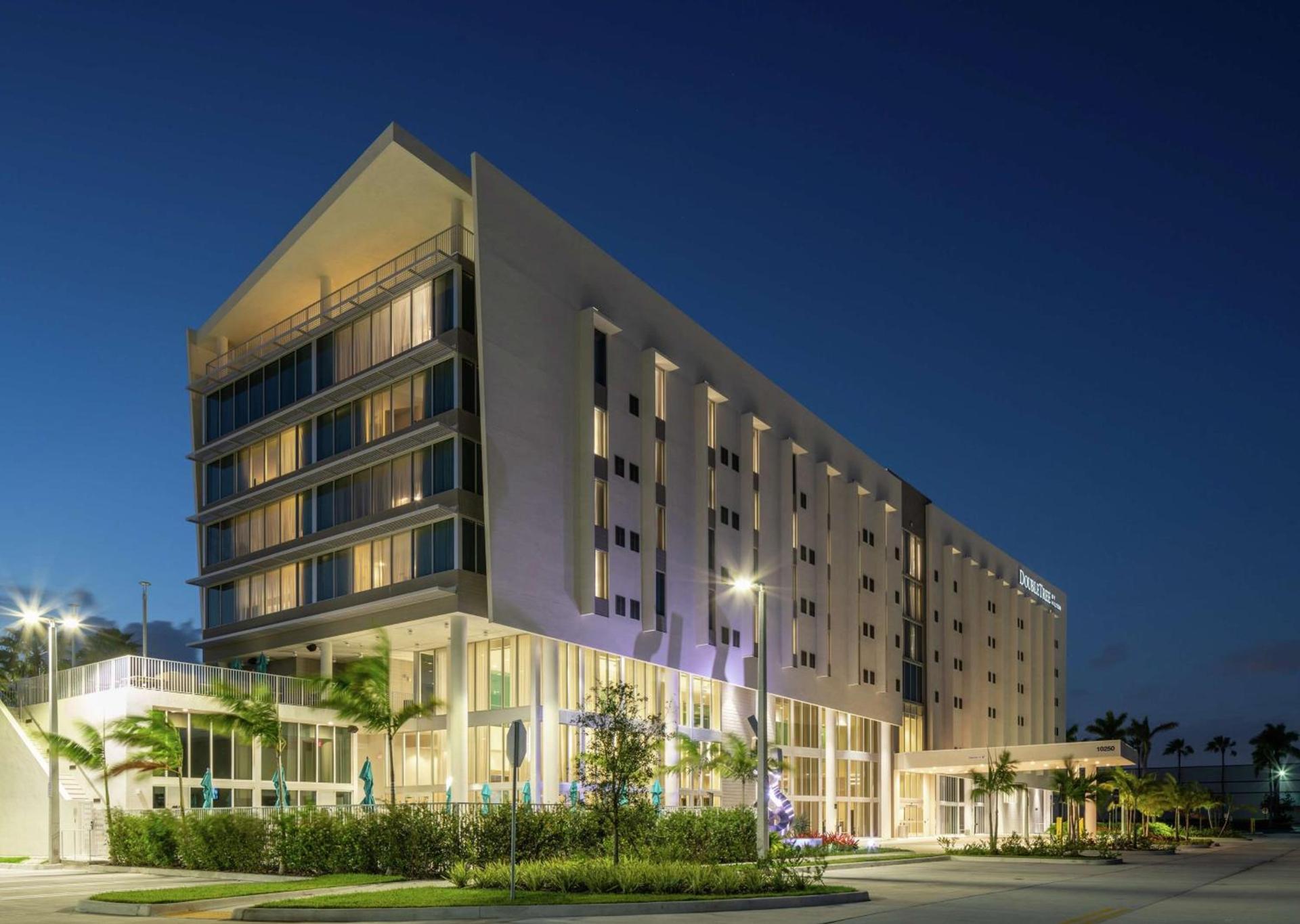 DoubleTree by Hilton Miami Doral photo 2
