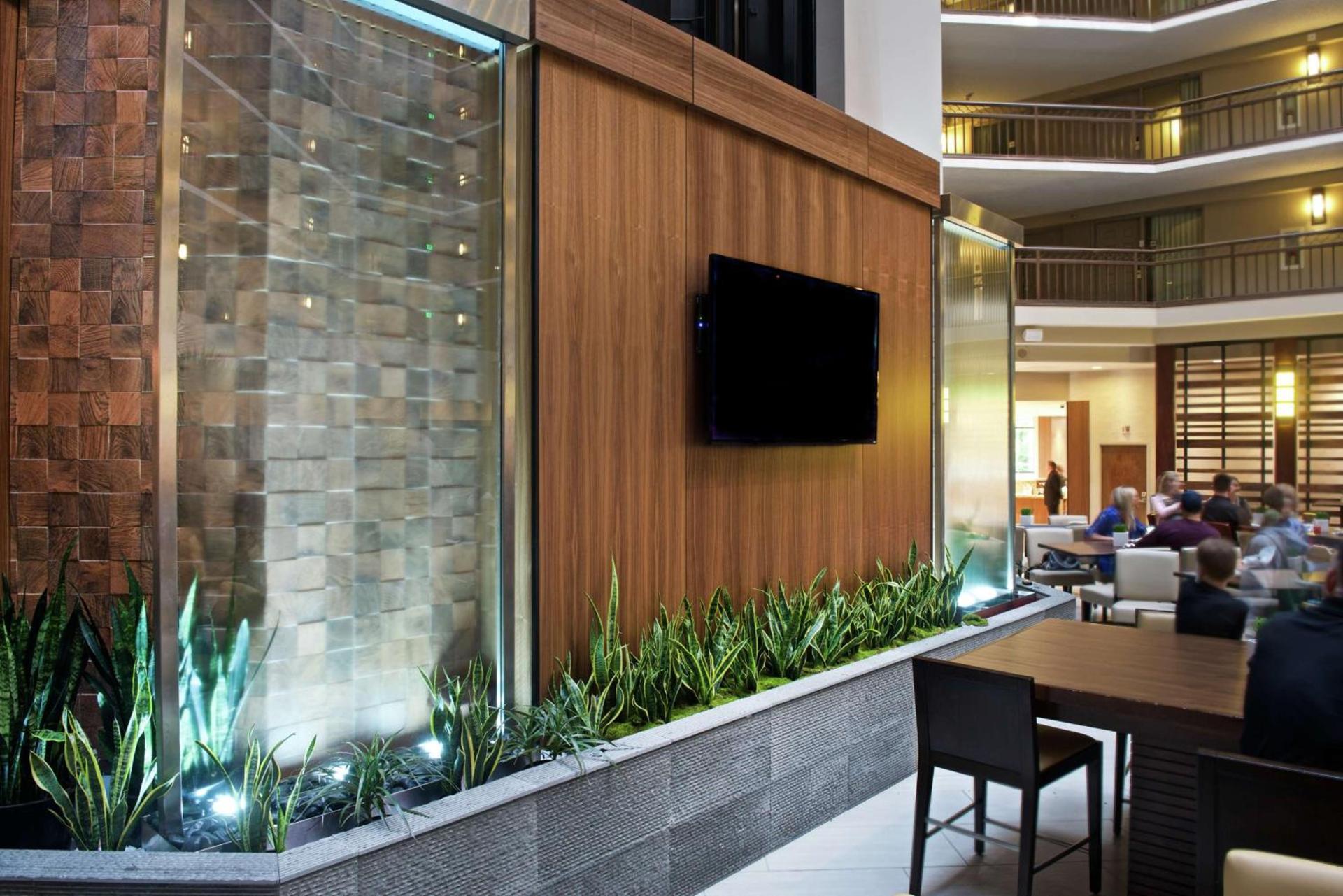 Embassy Suites by Hilton Portland Tigard photo 7
