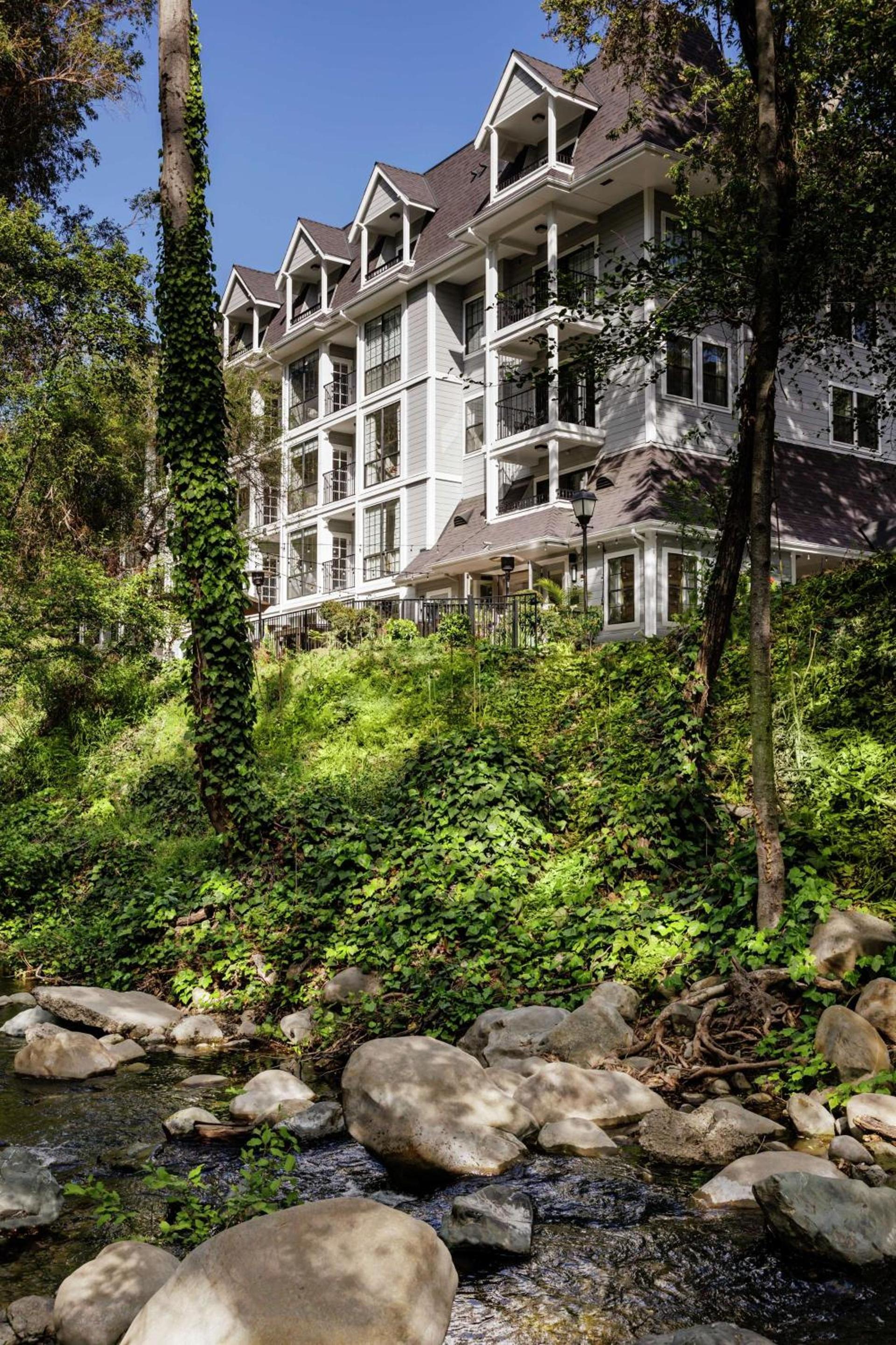 The Inn at Saratoga, Tapestry Collection by Hilton photo 2