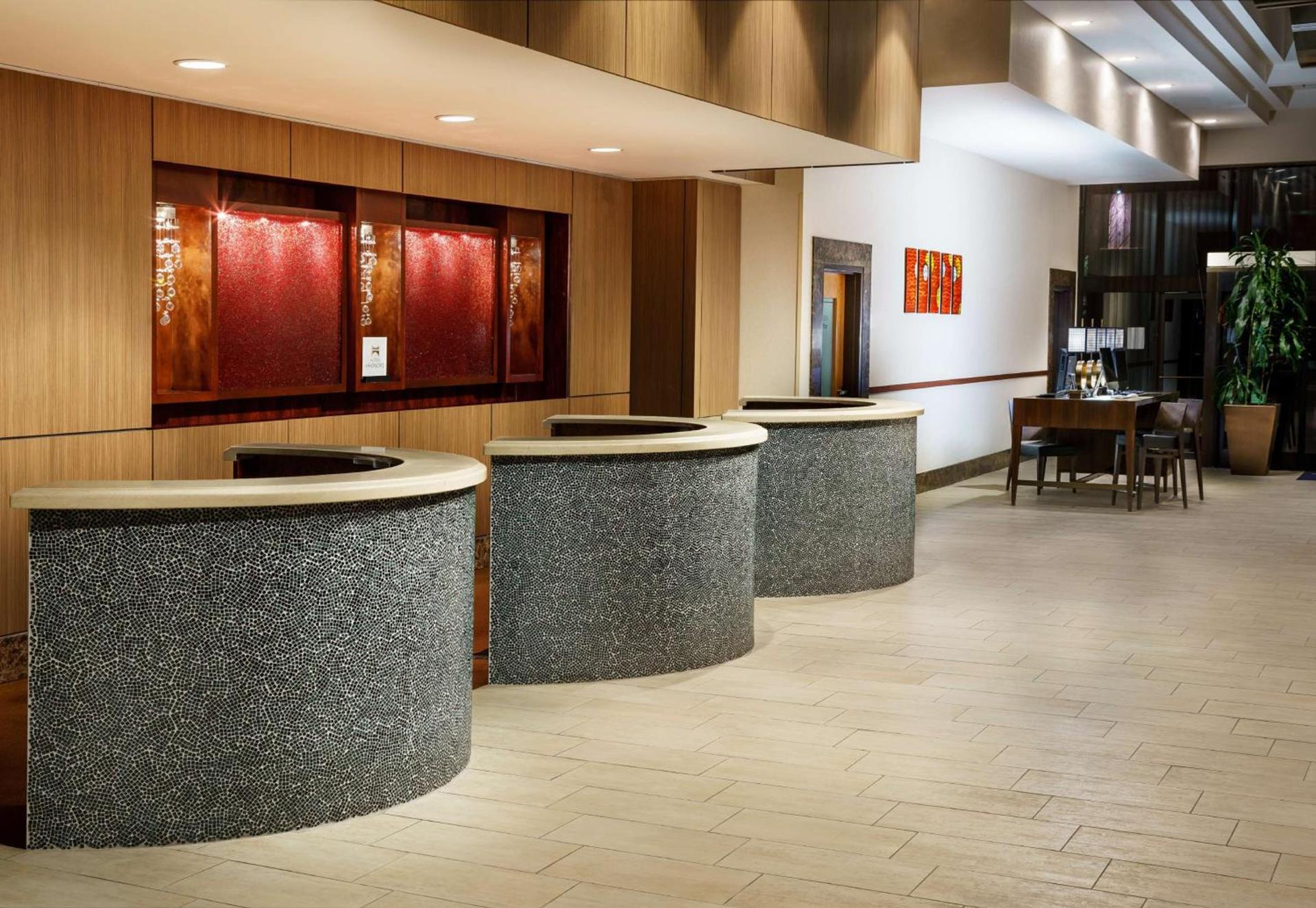 Hilton Charlotte University Place photo 7