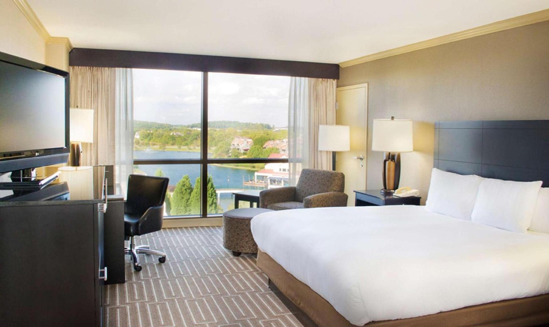 Hilton Charlotte University Place photo 33