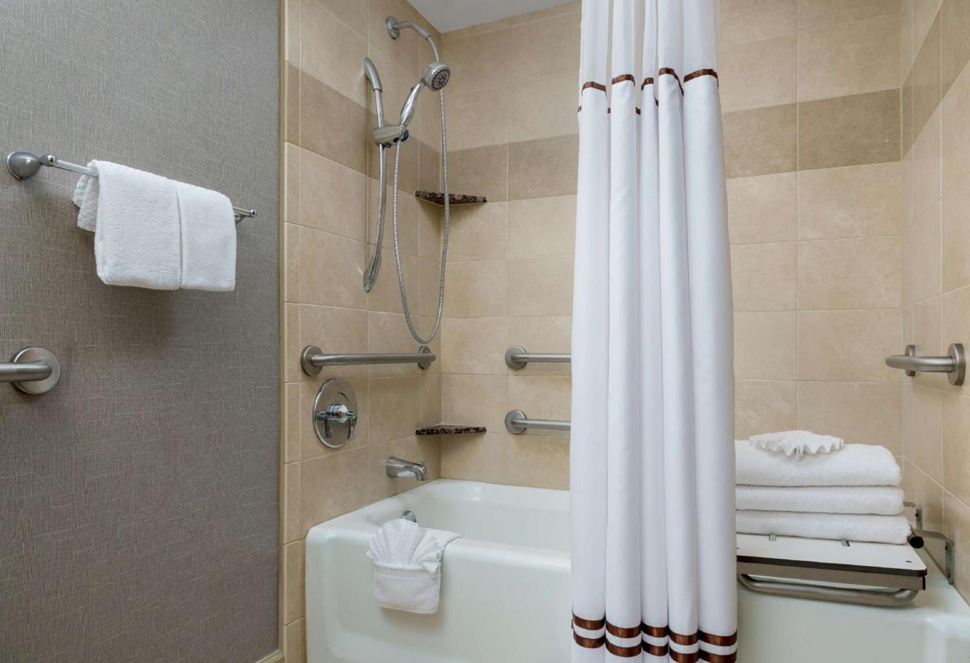 Hilton Charlotte University Place photo 36