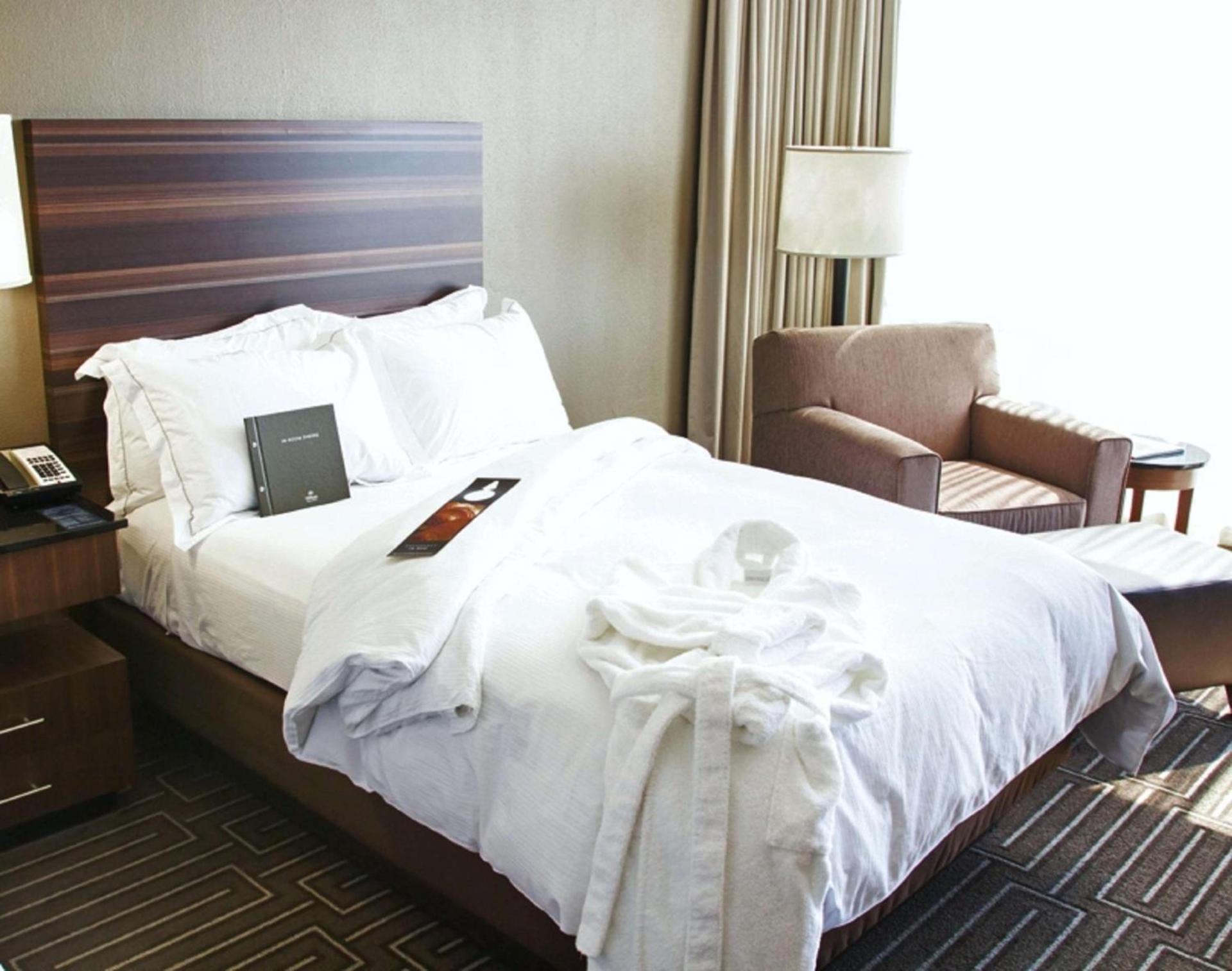 Hilton Charlotte University Place photo 35