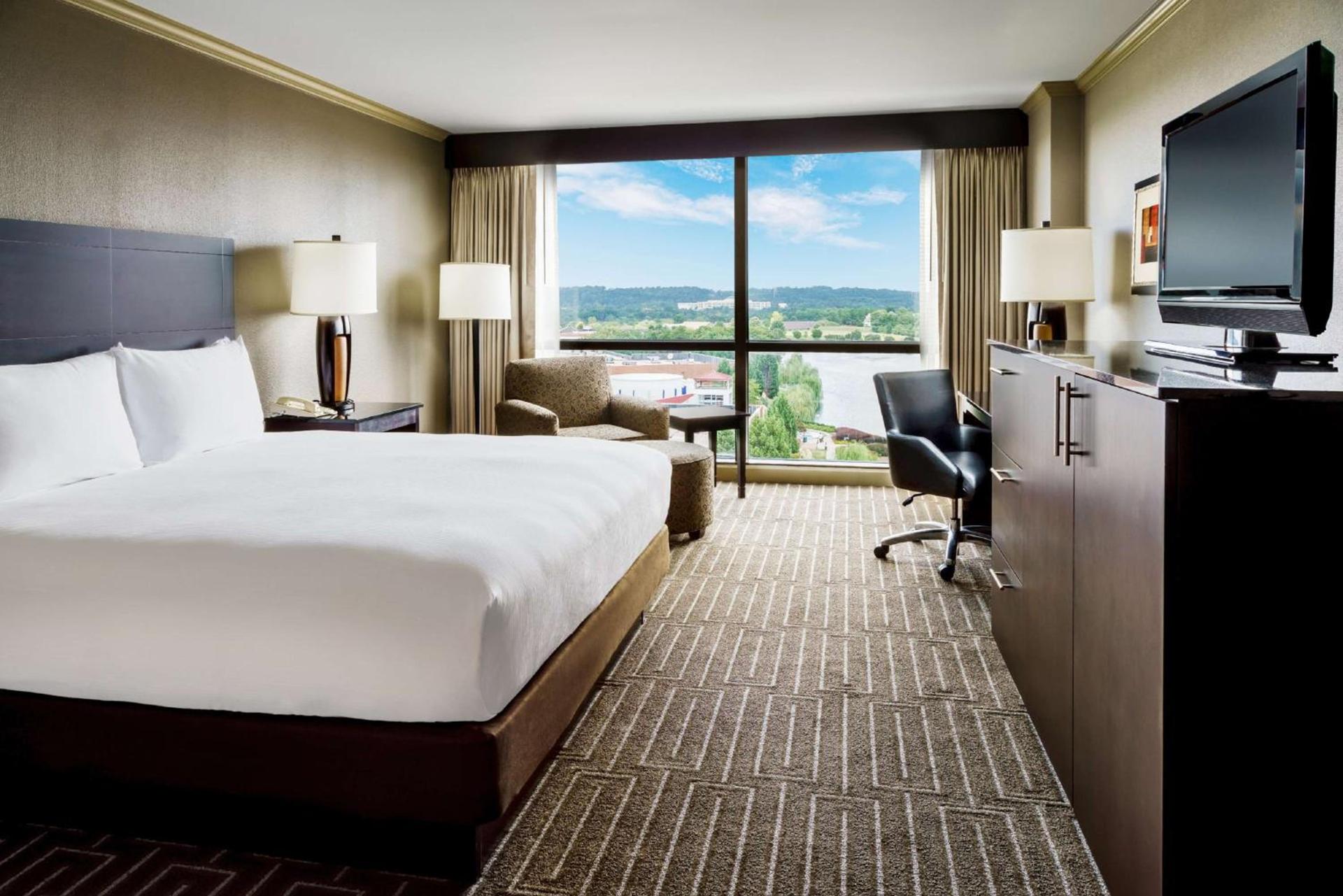 Hilton Charlotte University Place photo 40