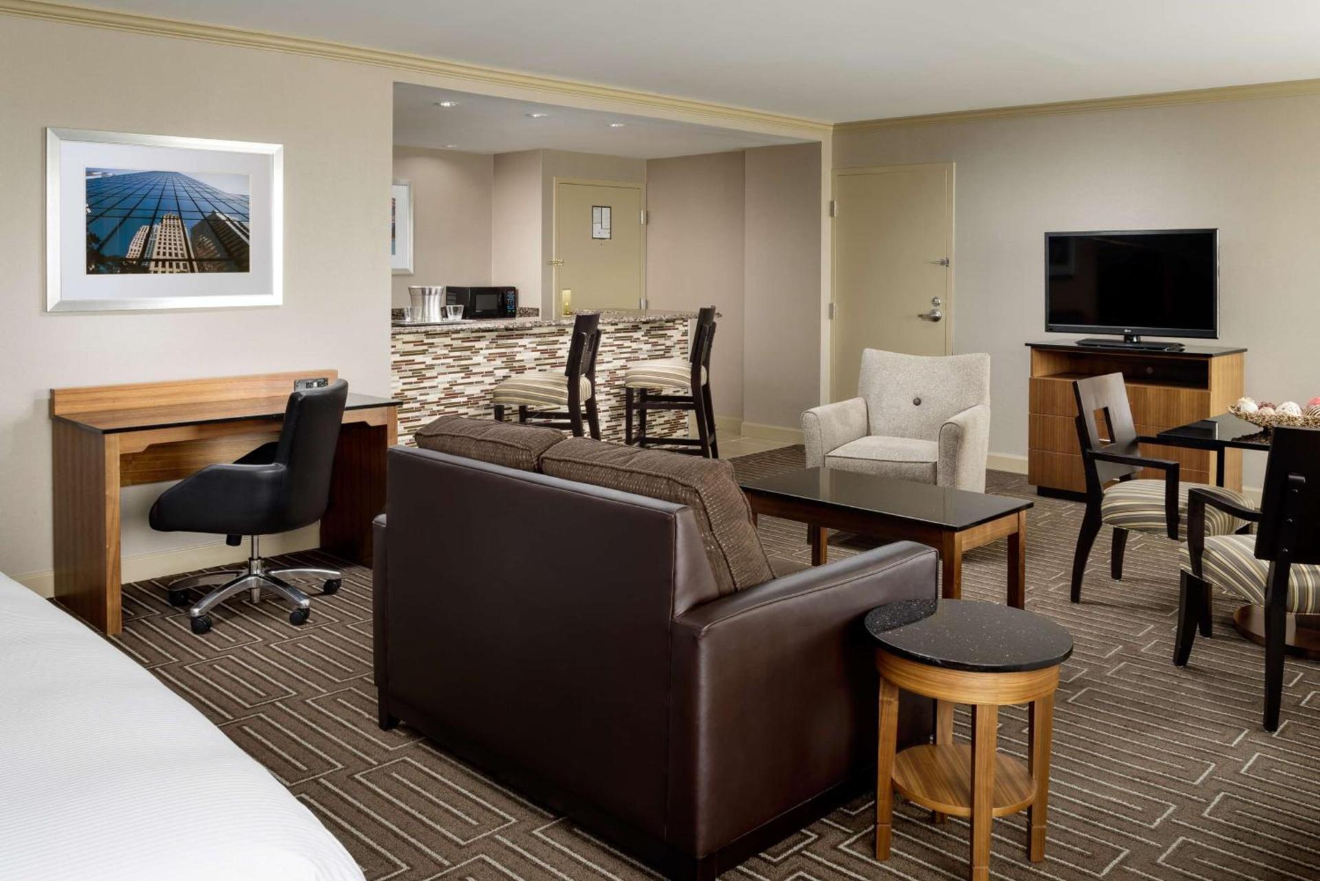 Hilton Charlotte University Place photo 41