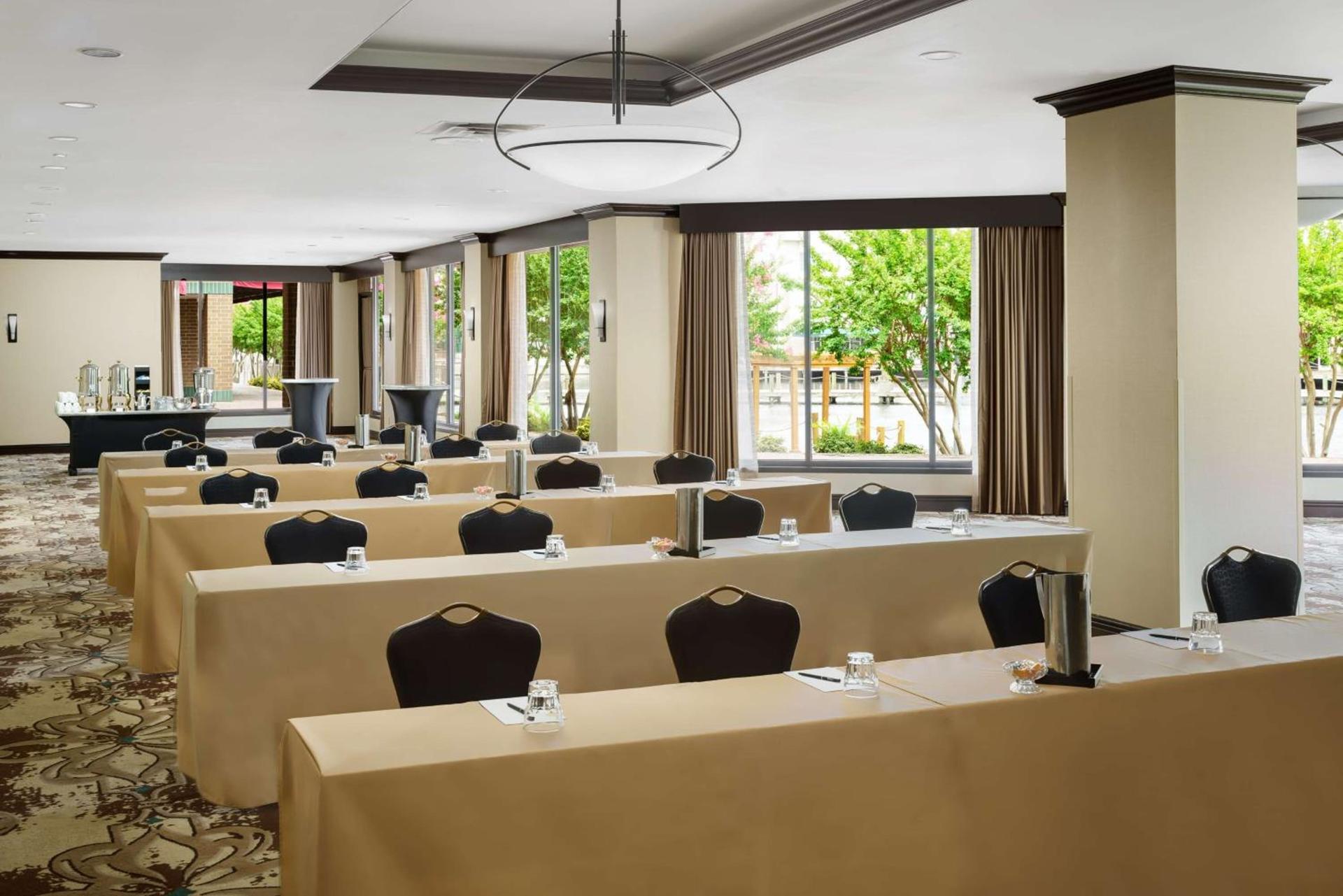 Hilton Charlotte University Place photo 48