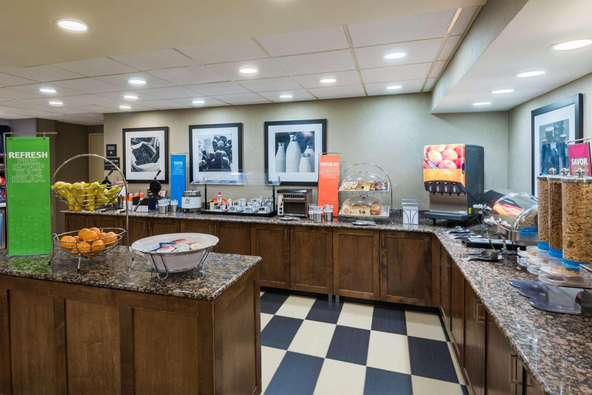 Hampton Inn Charlotte University Place photo 8