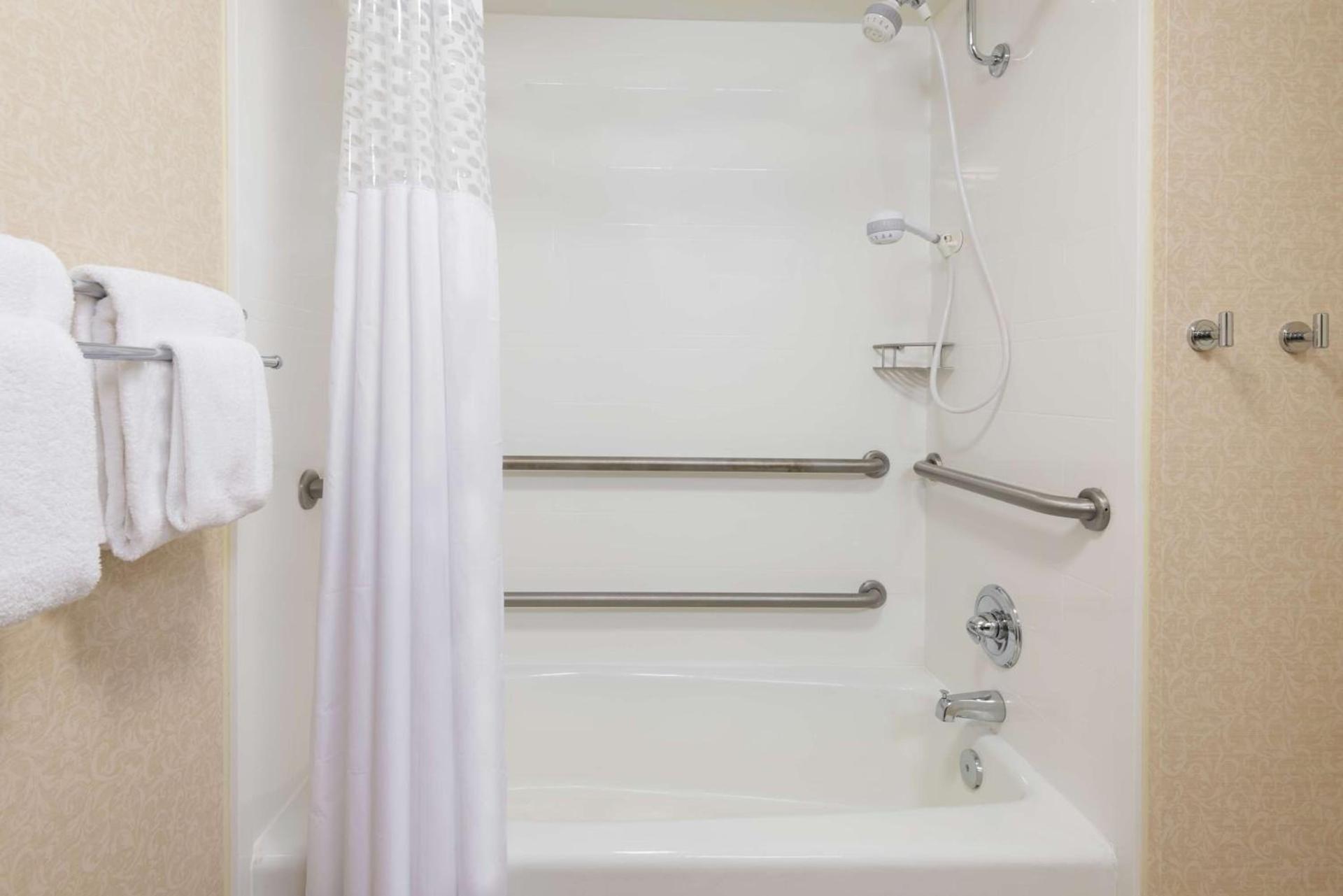 Hampton Inn Charlotte University Place photo 16