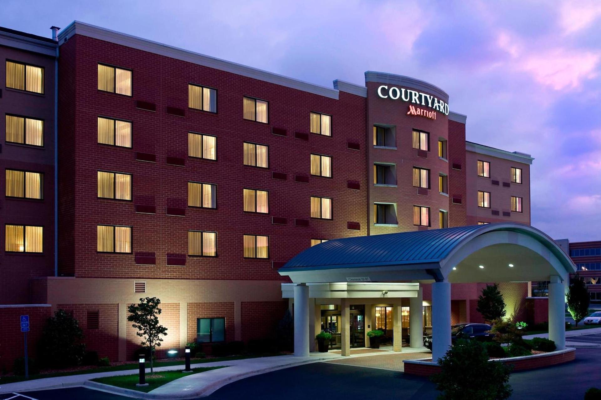 Courtyard Cincinnati North at Union Centre photo 2