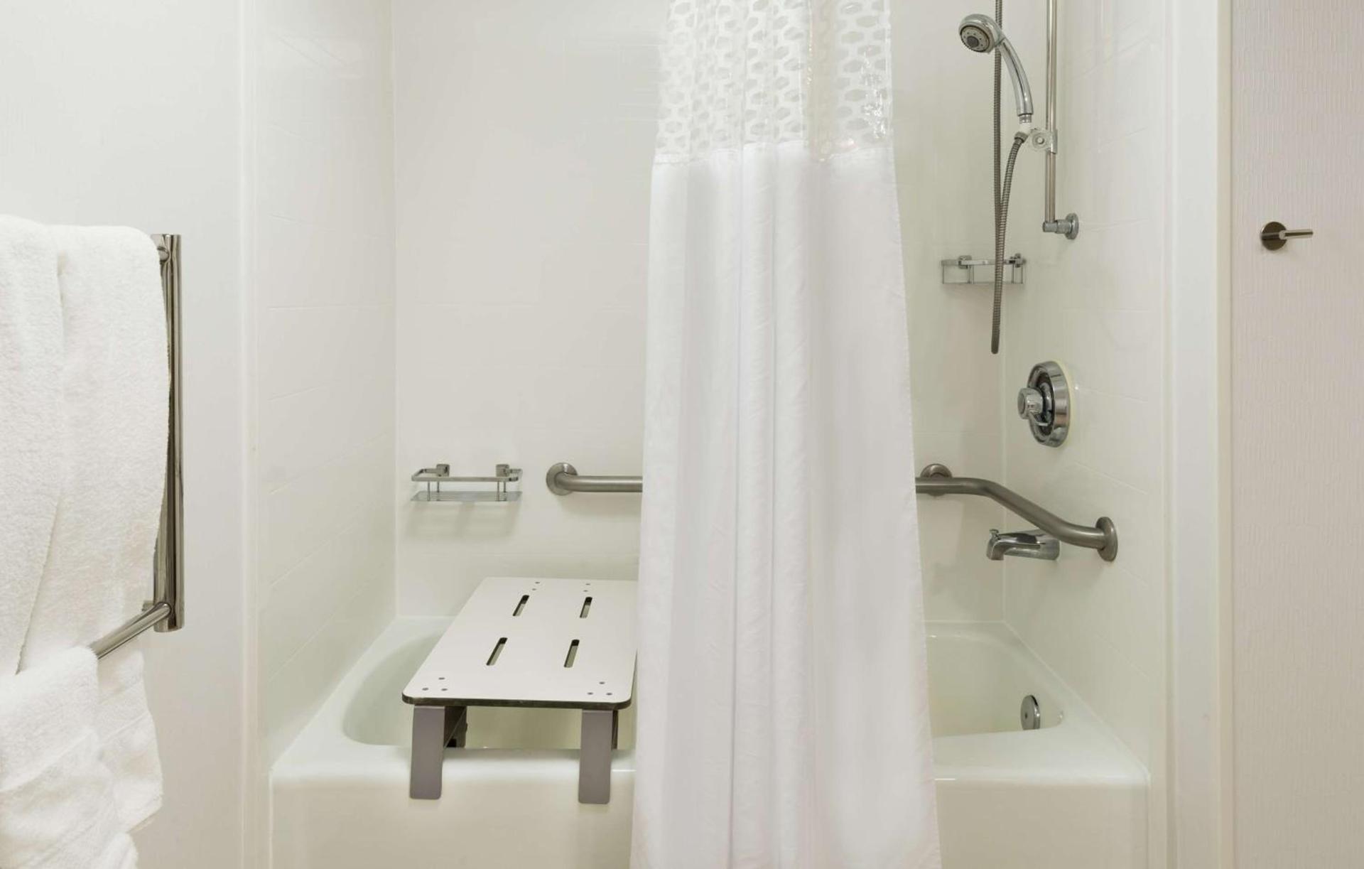 Hampton Inn Raleigh Cary photo 17