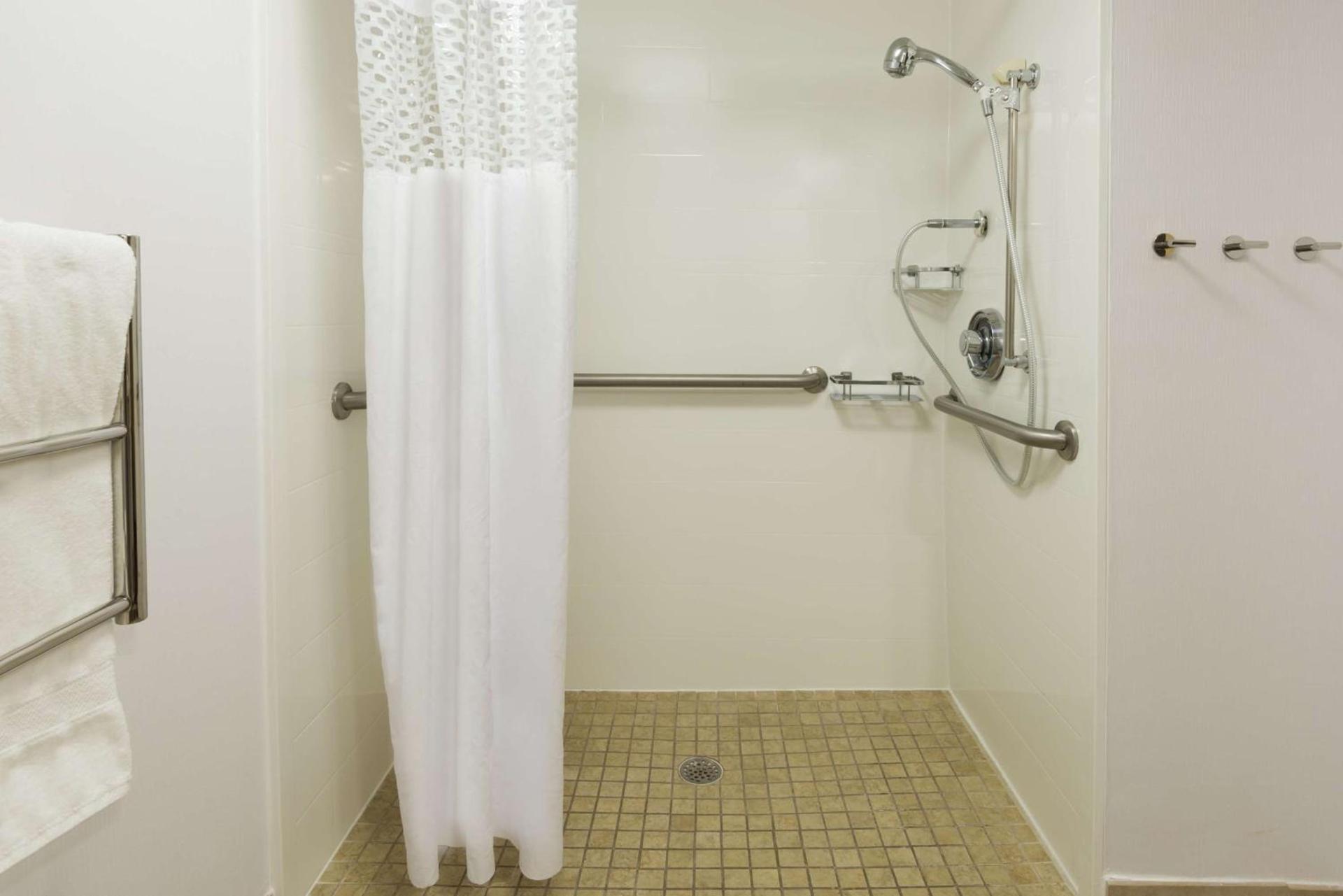 Hampton Inn Raleigh Cary photo 25