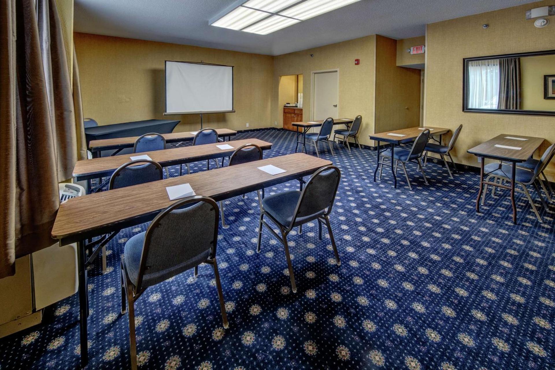 Hampton Inn Raleigh Cary photo 28