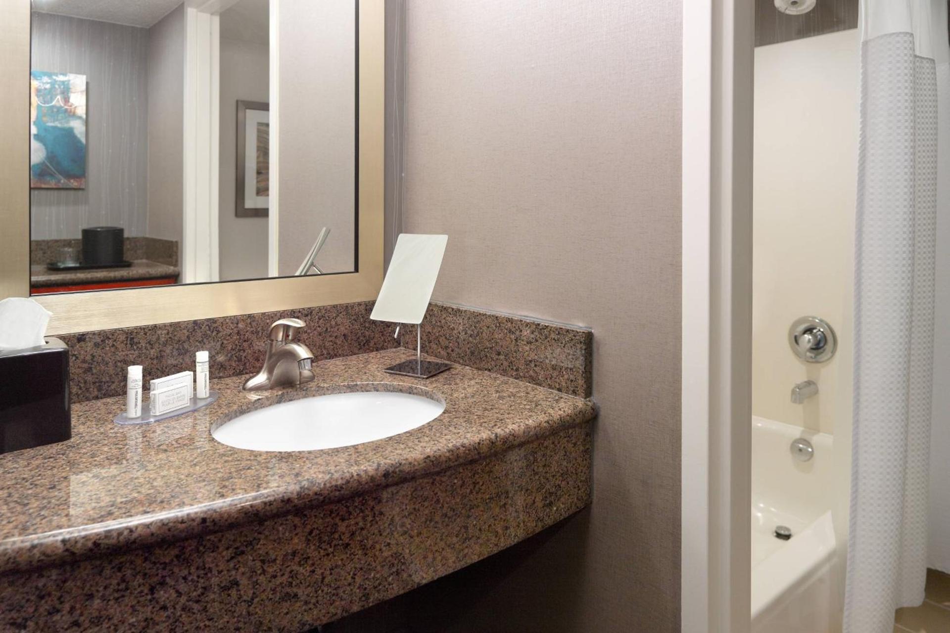 Courtyard by Marriott Atlanta Buckhead photo 8