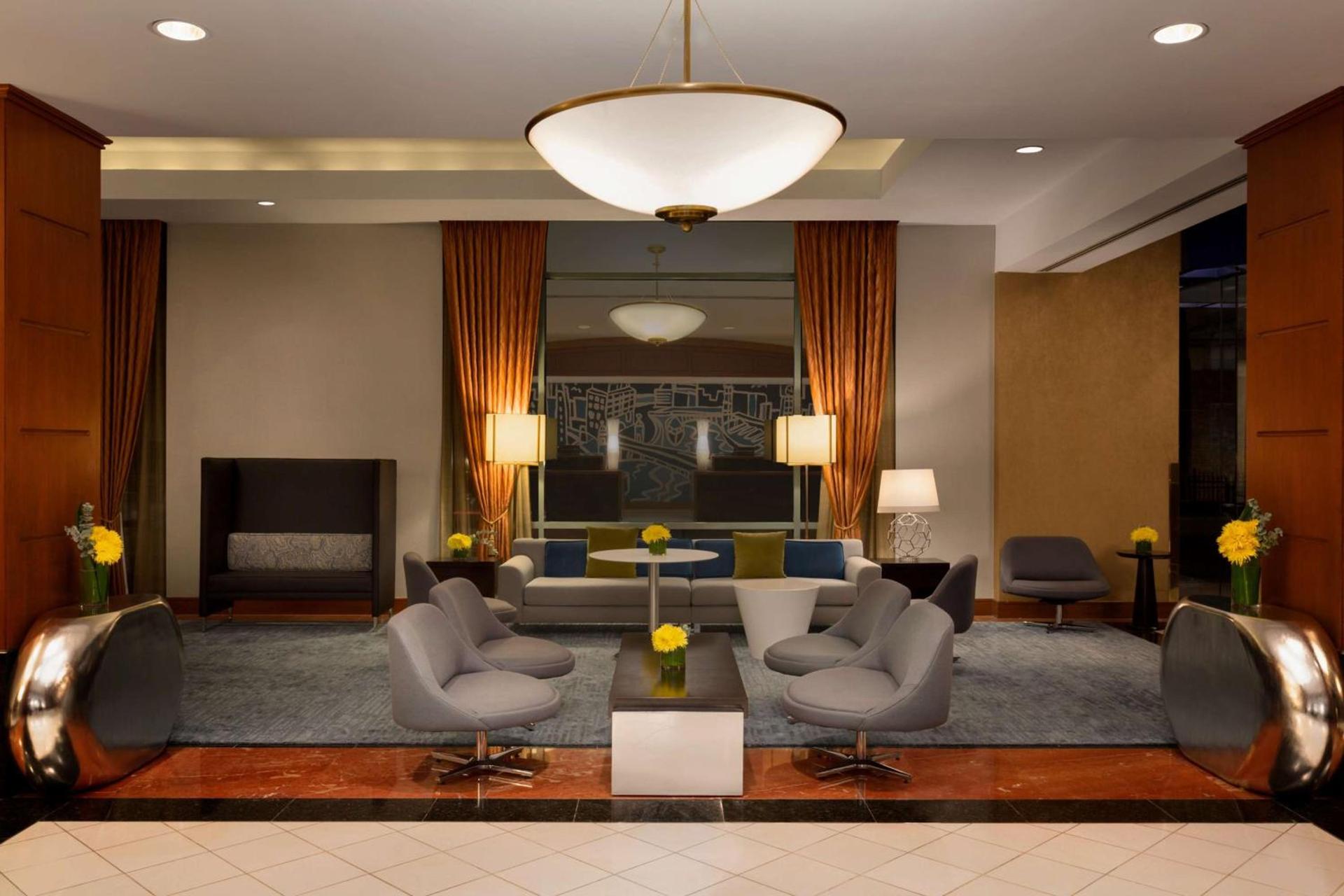 Hilton Chicago Magnificent Mile Suites photo 3