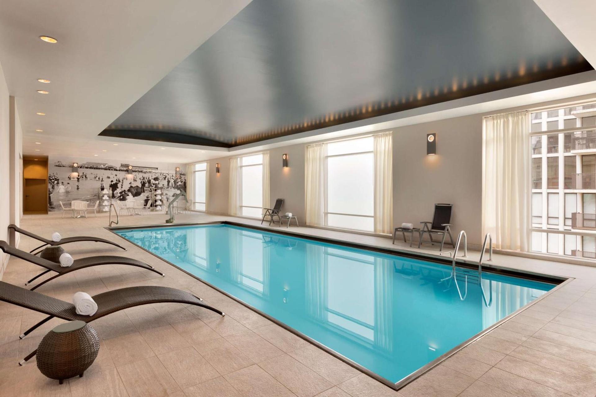 Hilton Chicago Magnificent Mile Suites photo 5