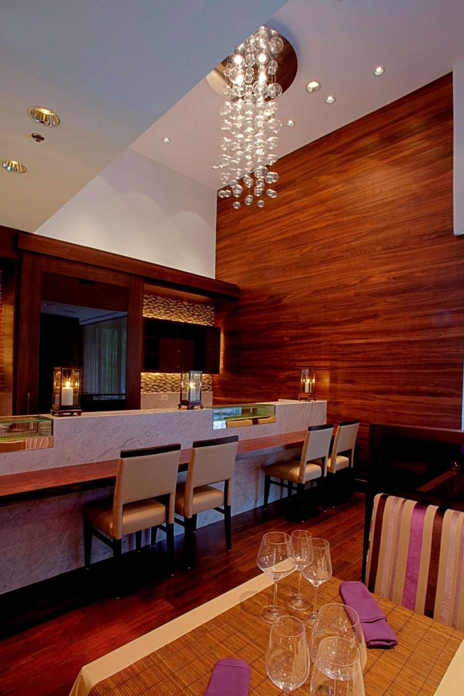Hilton Chicago Magnificent Mile Suites photo 7