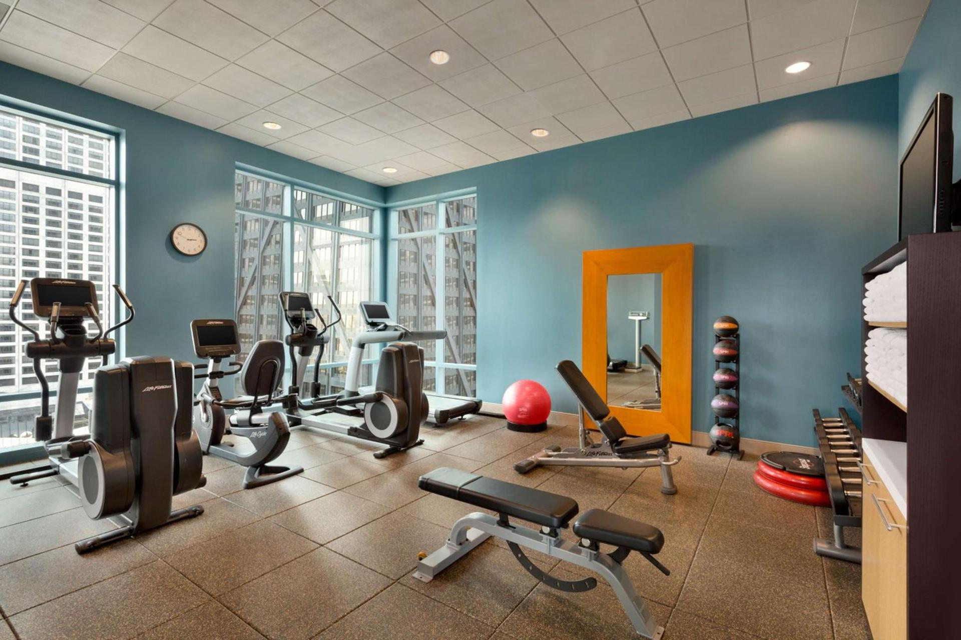 Hilton Chicago Magnificent Mile Suites photo 11