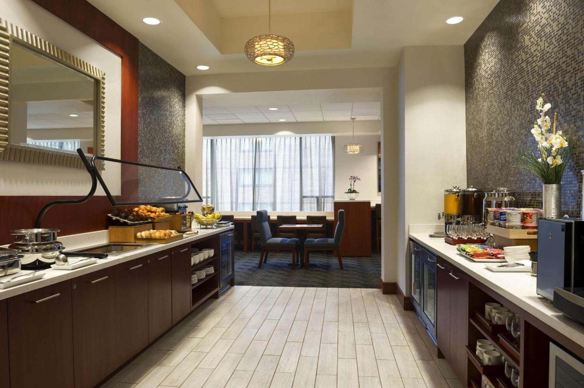 Hilton Chicago Magnificent Mile Suites photo 12