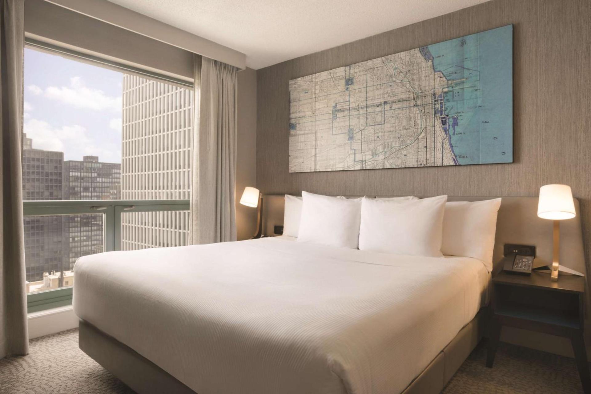 Hilton Chicago Magnificent Mile Suites photo 15