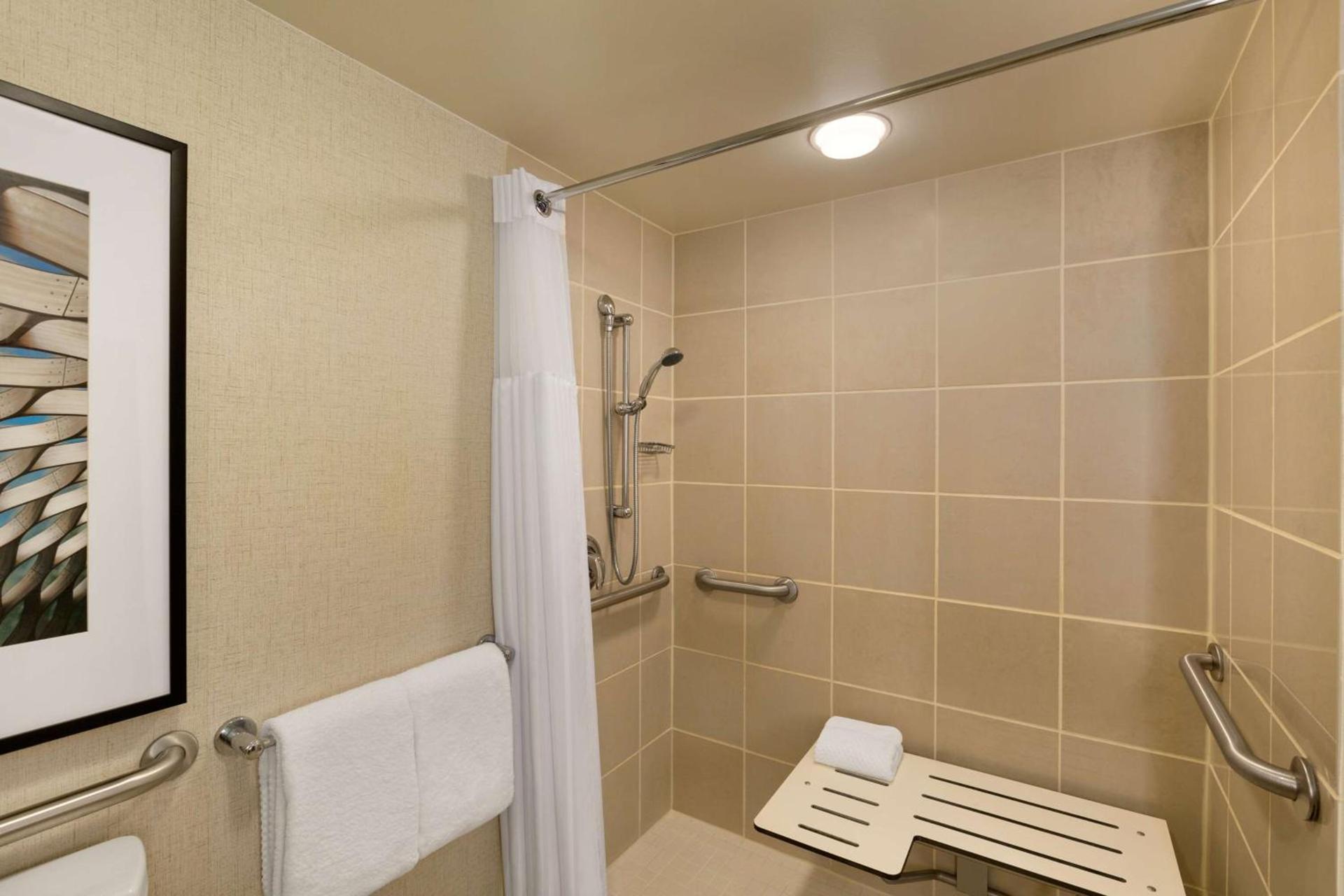 Hilton Chicago Magnificent Mile Suites photo 16