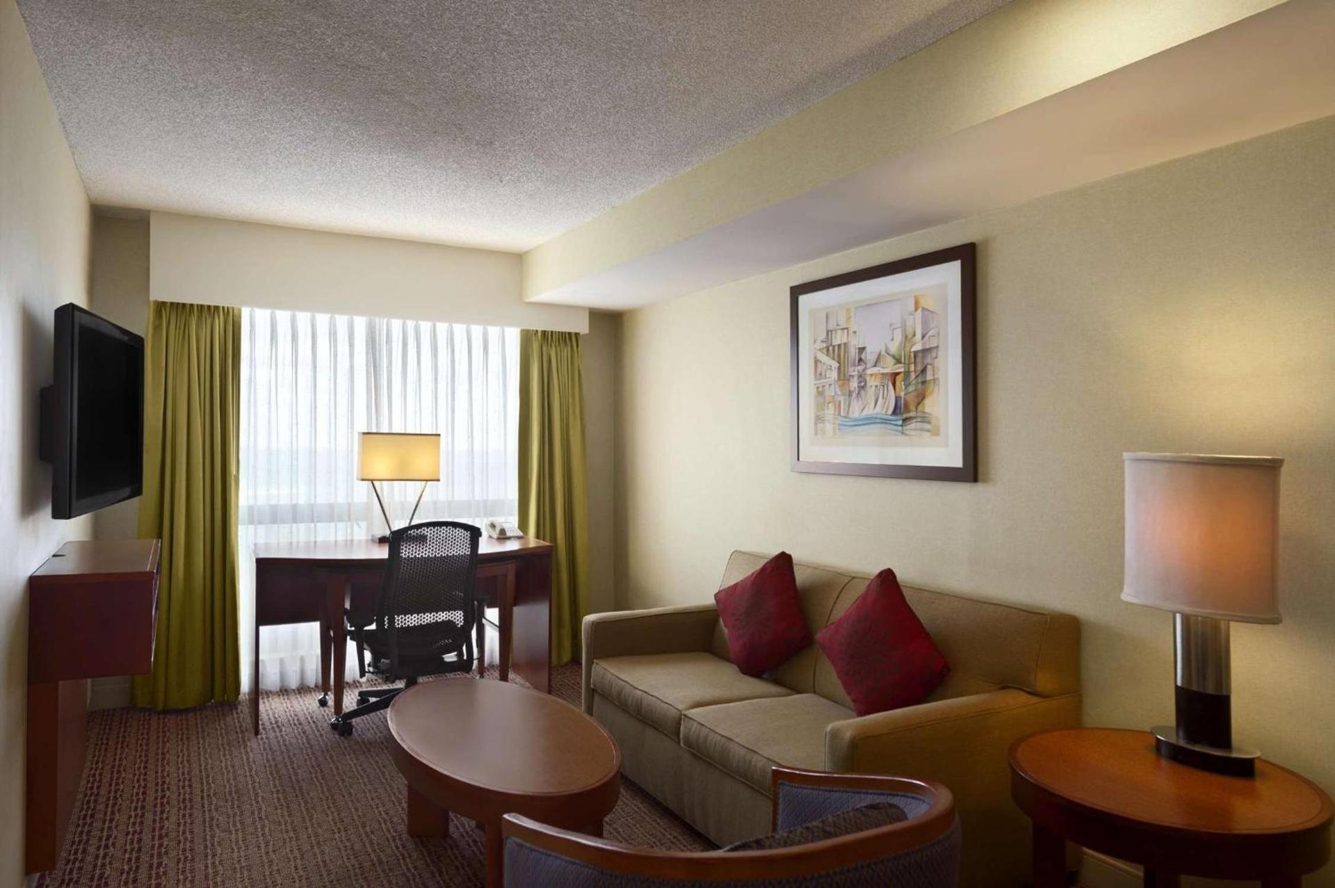 Hilton Chicago Magnificent Mile Suites photo 14