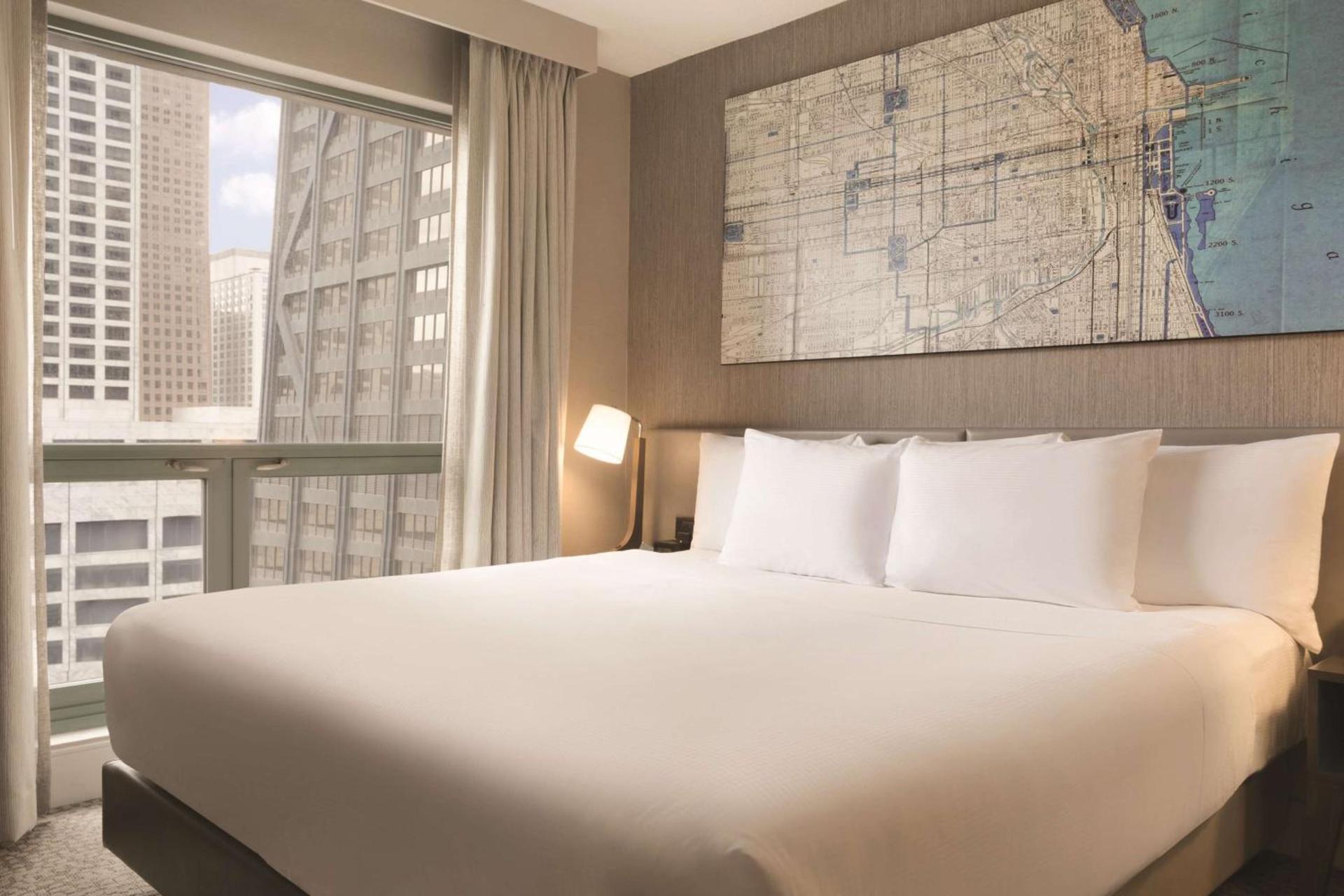 Hilton Chicago Magnificent Mile Suites photo 17