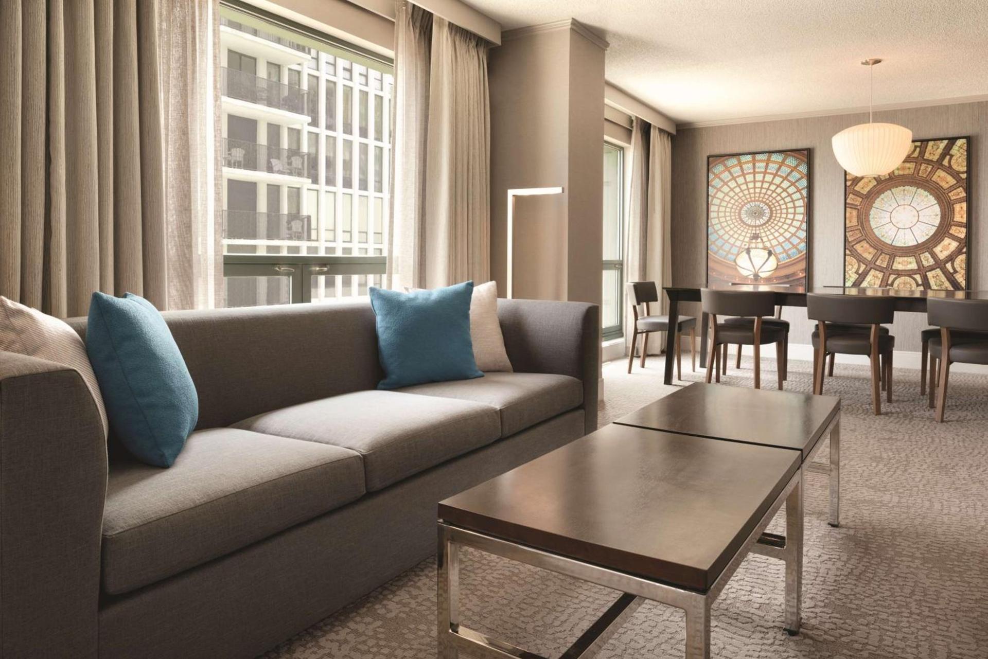 Hilton Chicago Magnificent Mile Suites photo 19