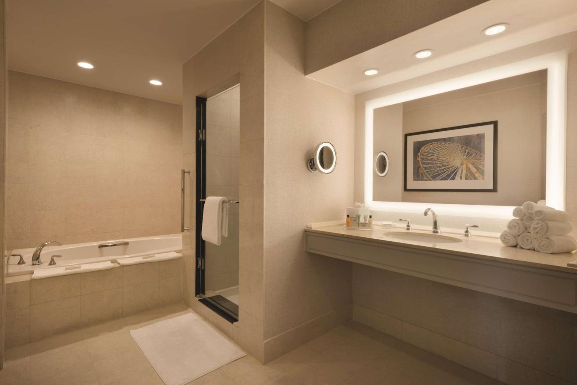 Hilton Chicago Magnificent Mile Suites photo 25